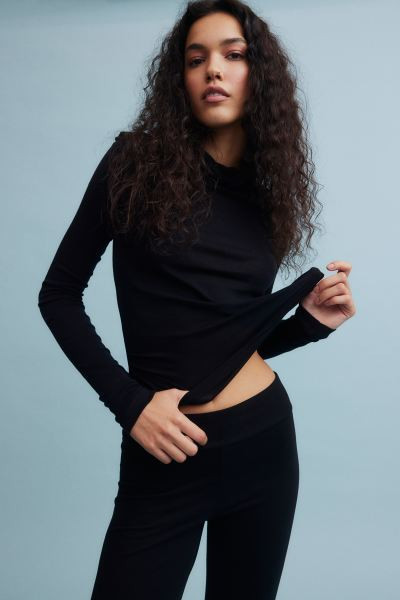 Capri Leggings - Regular waist - Three-quarter length - Black - Ladies | H&M US | H&M (US + CA)