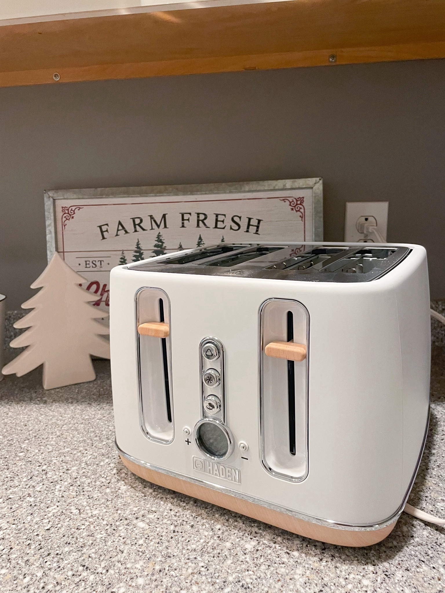 4 slice toaster - would make a great gift this holiday season! 

#LTKhome #LTKHoliday #LTKGiftGuide