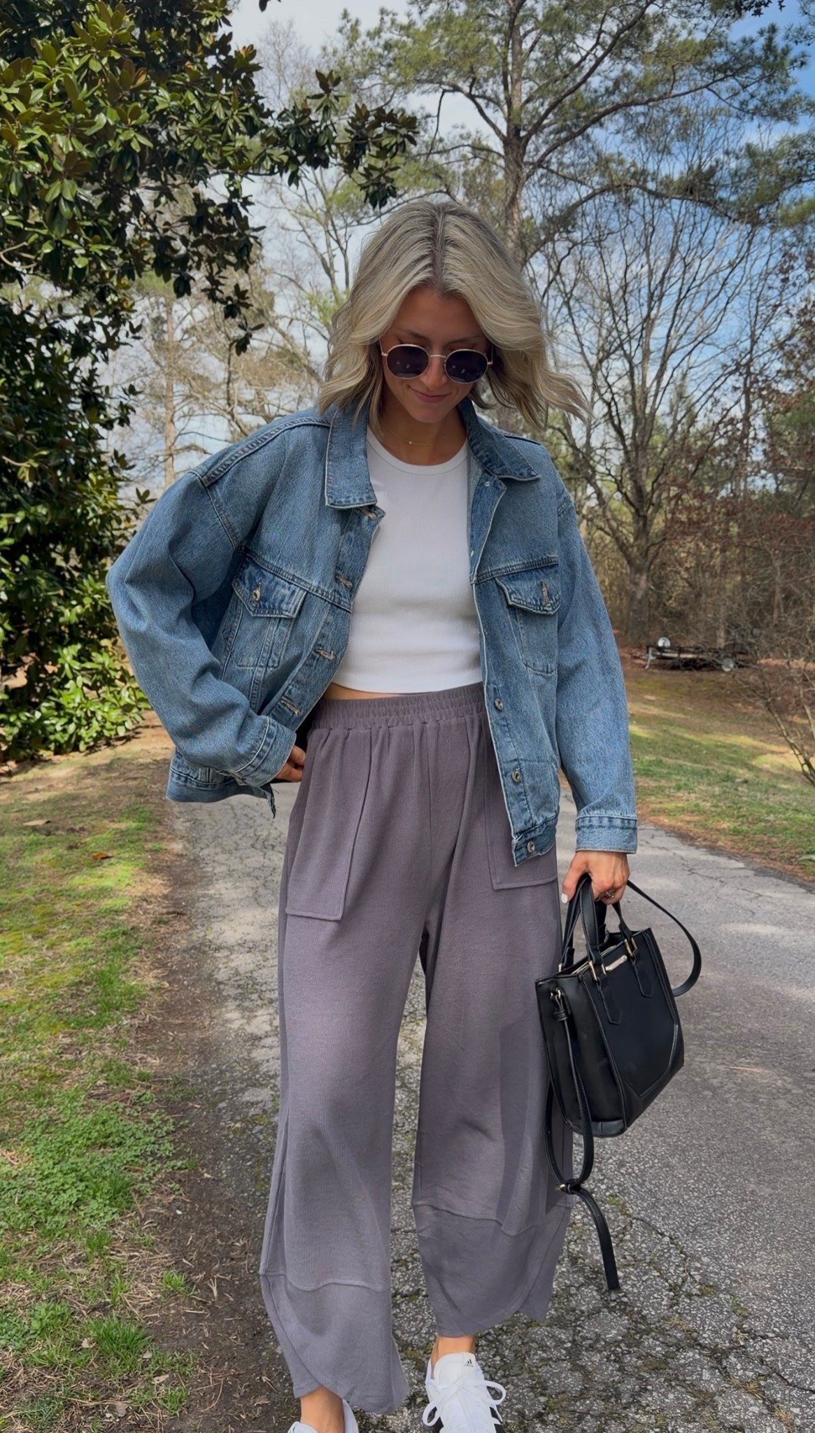Casual spring outfit ✨
5’8 wearing a med in the pants and jacket!



#LTKootd