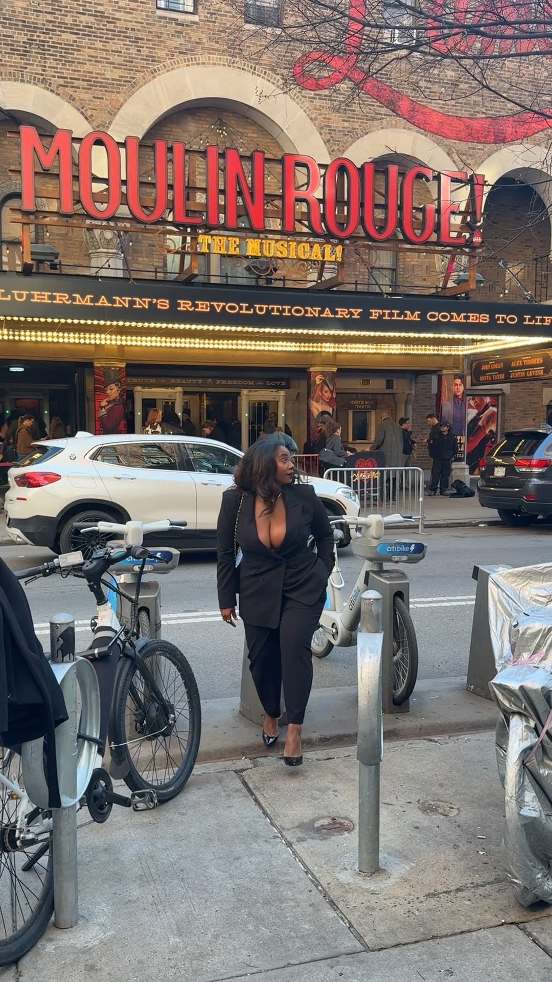 Looki bc for something a little sexy to wear to see a show I always opt for a blazer! 

#LTKMidsize #LTKgrwm #LTKootd