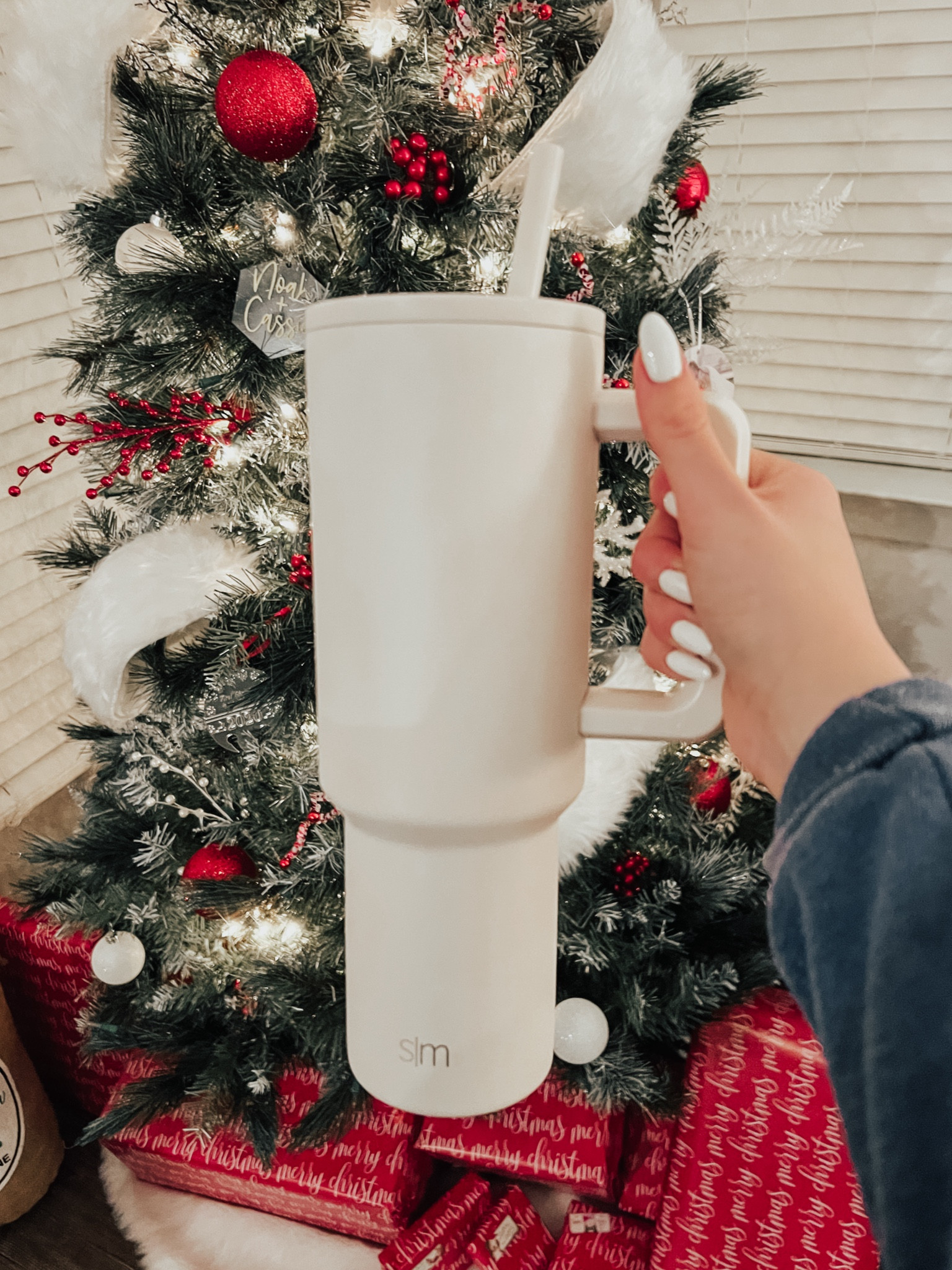 🌟 Last minute gift idea 🌟

My FAVORITE tumbler ever!!!

Keeps ice in it all day long, doesn’t leak at all, fits in all my cup holders, and looks SO clean!

Noah gave it to me as a first day at my new job/an early Christmas gift and I already want more of them in other colors 😂🫶

#LTKhome #LTKHoliday #LTKGiftGuide