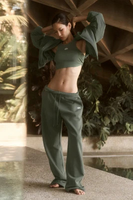 ALO | Accolade Straight Leg Sweatpant in Bamboo Green, Size: Medium | Alo Yoga