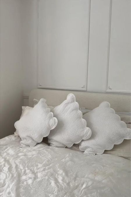 The white company bedding & frilly cushion covers 

The white company pillows - the white company cushions - the white company bedding - the white company Black
Friday - boucle bed - bed linen


#LTKhome #LTKeurope #LTKSeasonal
