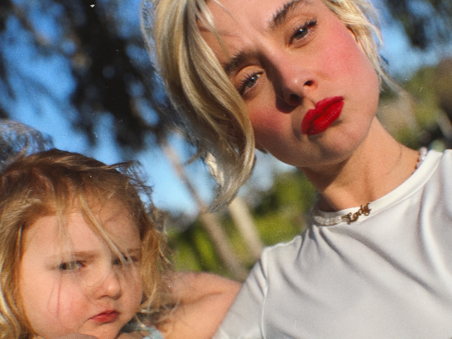 She’s a mom… but she’s still a whole person. (with a mini best friend) 👯‍♀️
 
➡️ last slide for a today’s mood