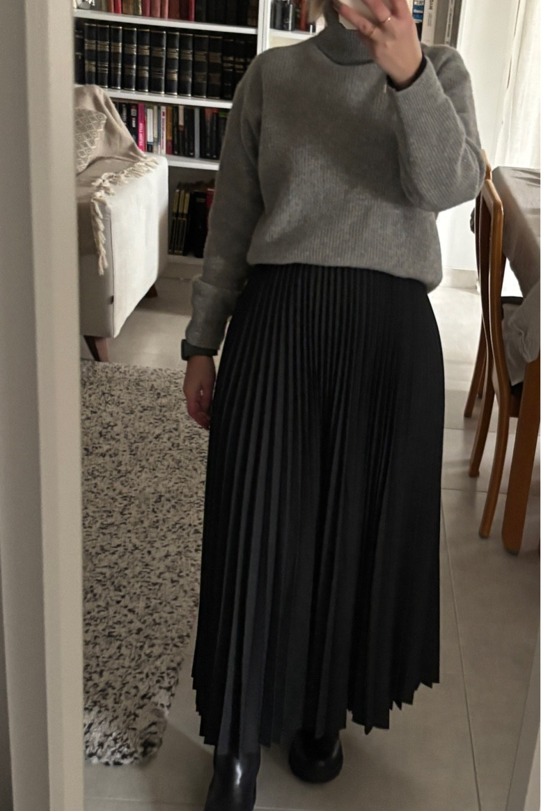 Grey in grey from Uniqlo 

#LTKSeasonal #LTKStyleTip #LTKSaleAlert