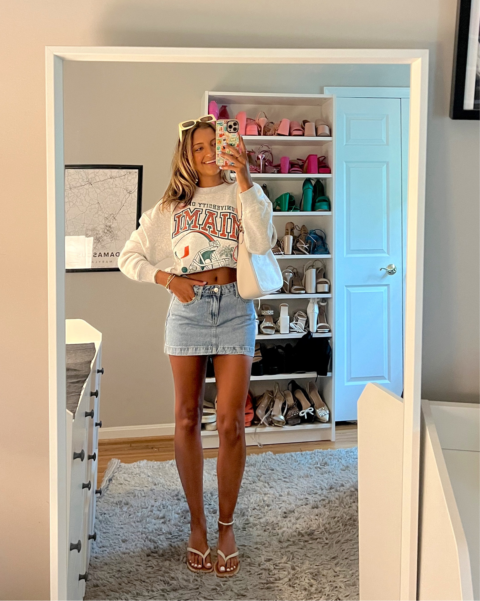 college game day / back to school outfits from Hollister new campus collection! 🏈🍂 just in time for football season. 

wearing a size XS in hoodie and a 000R in straight leg jeans 
