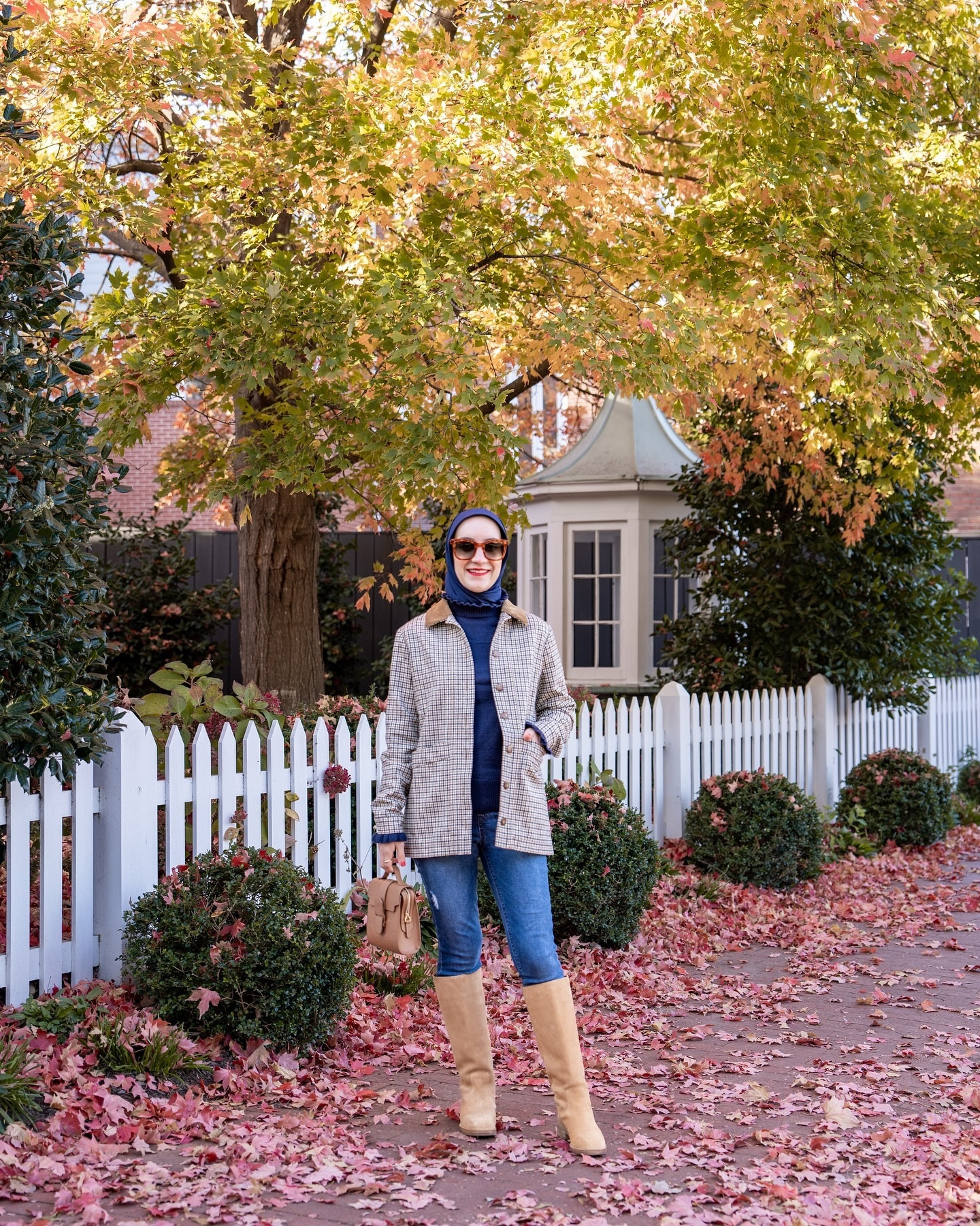 These boots were made for fall walks 🍂🍁

Channeling all the cozy vibes with my @larroude boots 👢🍂🤎 

Fun Fact: @larroude is all about making luxury footwear that’s both chic and comfortable (yes, both)! These boots? Perfect for strutting through crunchy leaves, pumpkin patches, and everything in between. 

#ootd #fallstyle #dcblogger #autumnvibes #modestfashion #sezanelovers