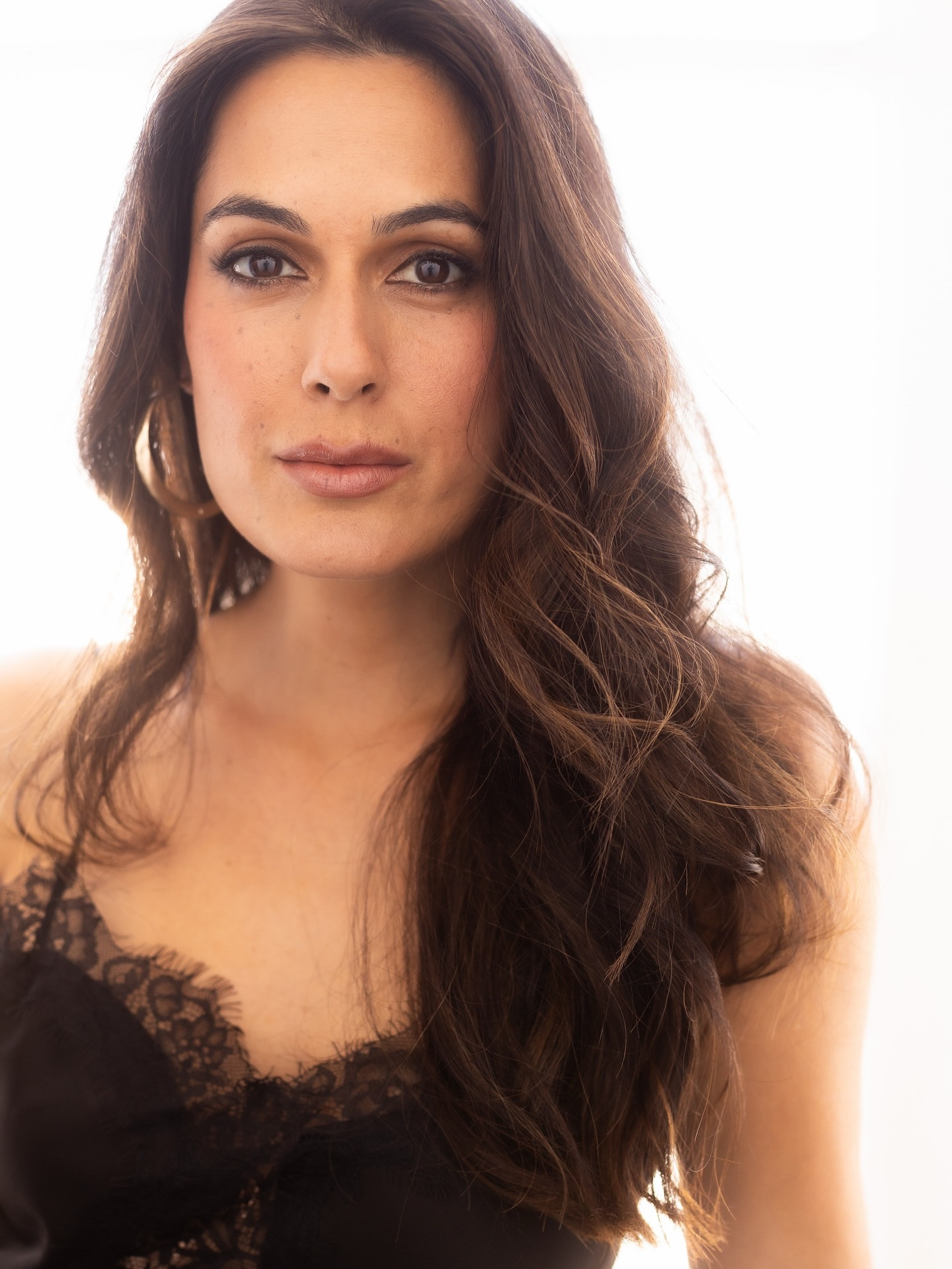 A few of my new commercial pics and a song that takes me baaaaaaackkkk! 
Thank you
📷@thisguyrob 
💄 @shesabean
 💇‍♀️ @drew.danvers 
and to my new commercial agency @trueartistsagency 💕