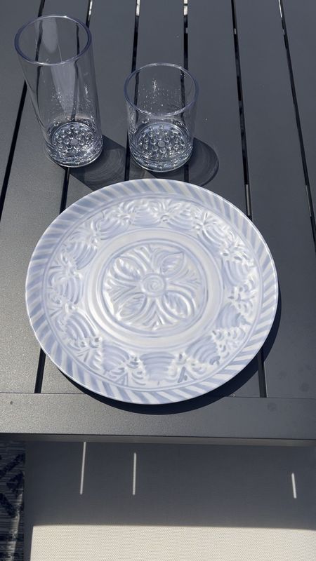 Outdoor drinkware and plates 
Melamine plates 
Shatter proof plates 
Acrylic glasses 
Tall glass 
short glass 
Outdoor table outdoor rug 