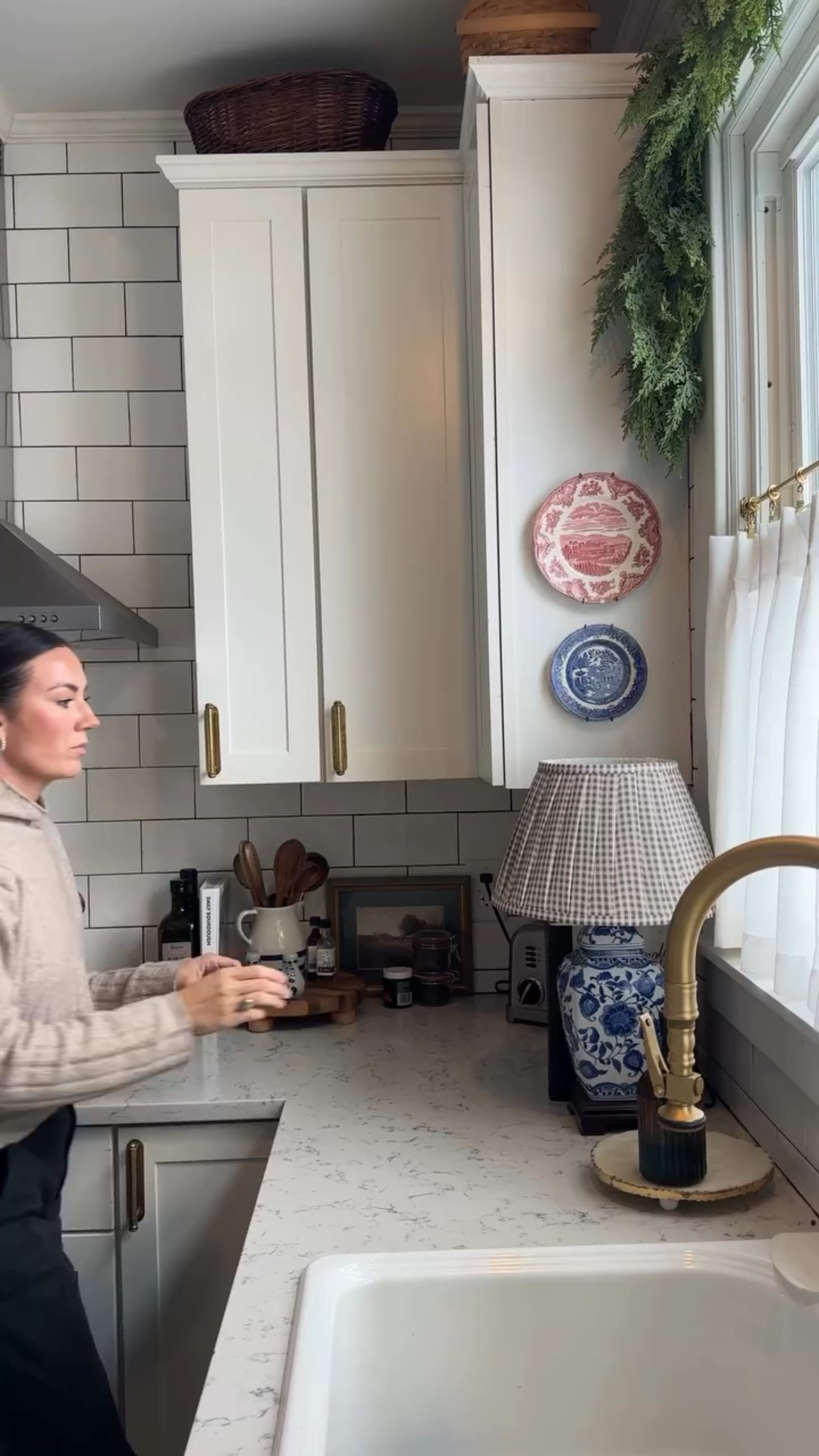 Dinner that looks fancy…but took me 90 seconds to toss in the crockpot. 😂

Stew meat + 1/3 cup water + French onion mix → low 6 hrs
Stir in 1 cup sour cream, 1 can of cream of mushroom, & 1/3 cup milk for the last hour.
Serve over buttered egg noodles. Pure cozy. ✨

Don’t forget to save this recipe for your next @crockpot meal! 🥘 

-

#SlowSupper #CrockpotDinner #EasyDinners #ComfortFoodRecipes #WeeknightMeals #CozyKitchen #HomeCookingDaily #FamilyDinnerIdeas #WhatsForDinnerMom #FallCooking #WinterComfortFood #OnePotMeals #SimpleRecipes #SlowCookerSeason #MidwestKitchen #HeritageHomeCooking #MomCooks #FoodReels #DinnerInspo #BeefStroganoff