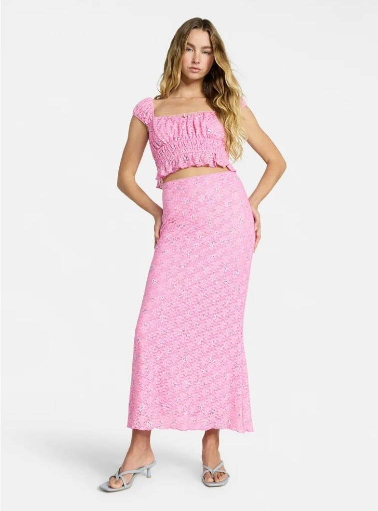 Floral Set sooo cute and flattering 😍

#LTKgrwm #LTKFestival #LTKootd