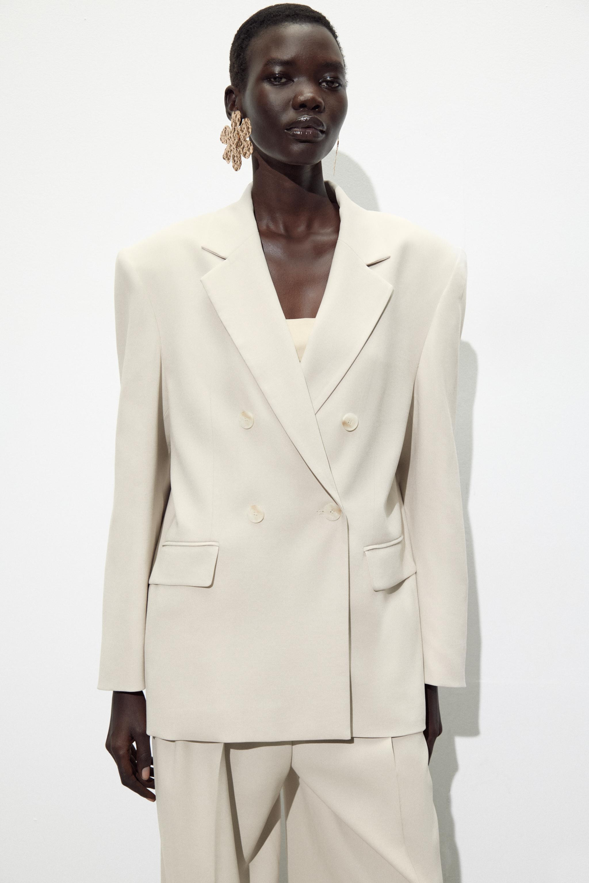 OVERSIZED BLAZER WITH SHOULDER PADS$ 89.90Light gray | 3114/885/811Add to cartAddBlazer with a la... | Zara US