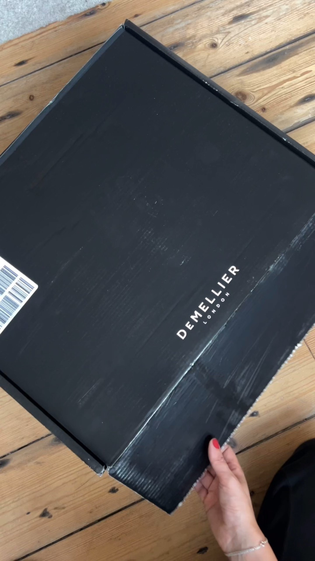 Demellier olive suede midi bag 

#LTKeurope #LTKautumn #LTKbag