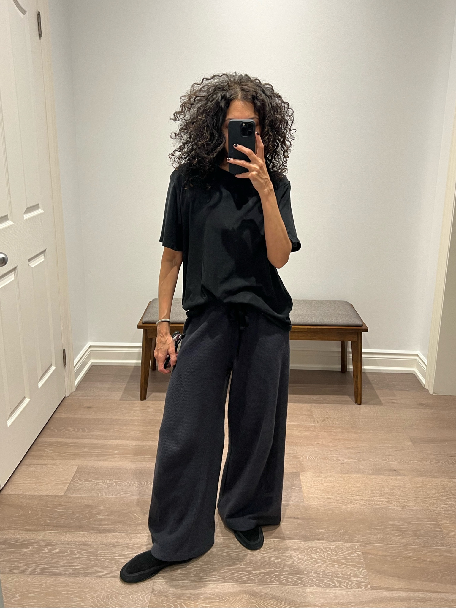 Took a size 1 in the James Perse pants and went for a small in the tee. 