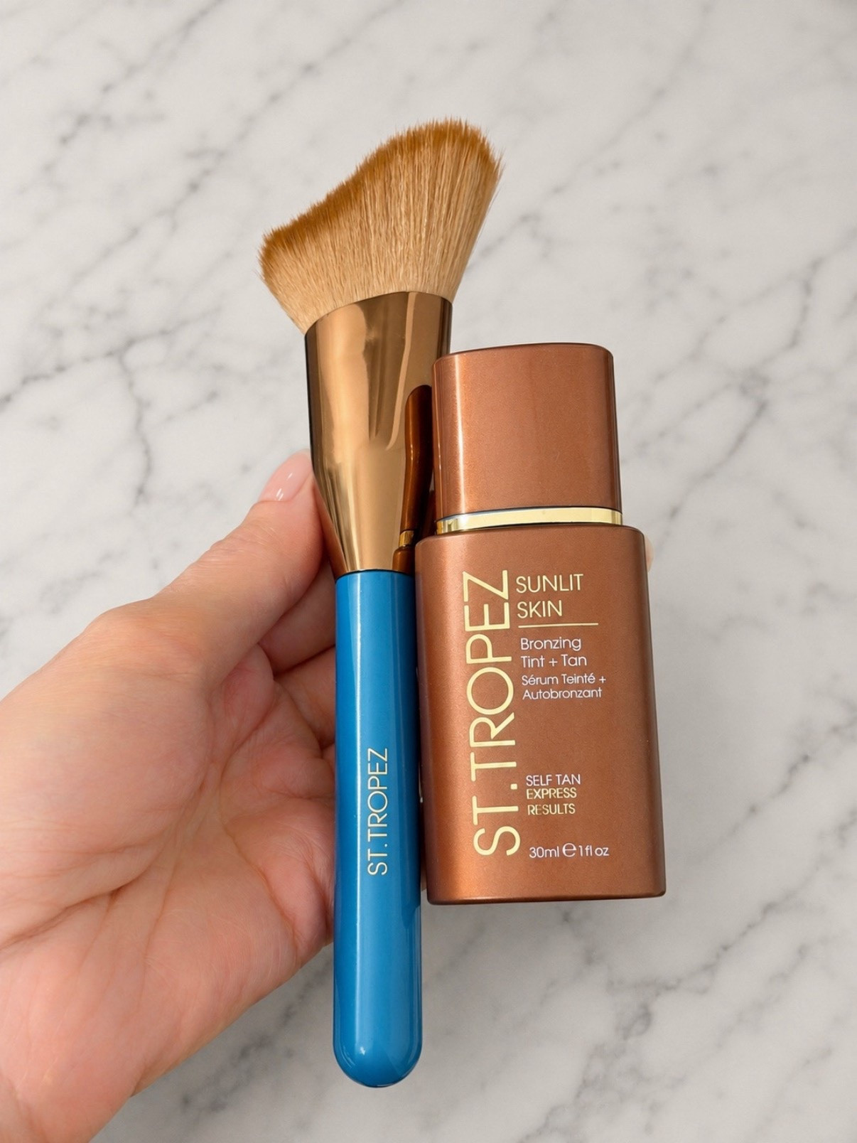 Self tanner face brush for even application  ☀️