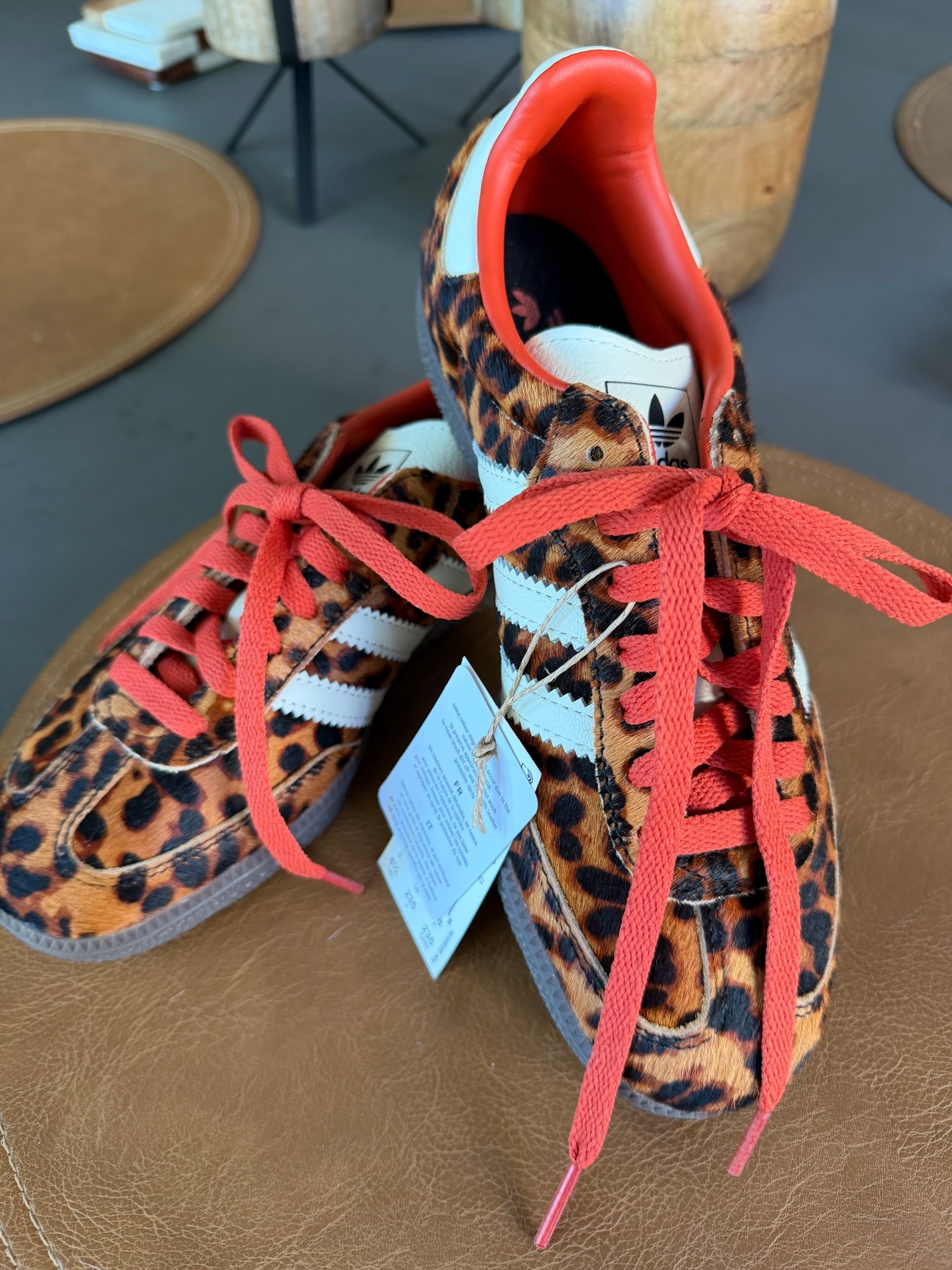 Christmas gift | sambas | adidas | women shoe | 

#LTKHoliday #LTKSeasonal #LTKGiftGuide