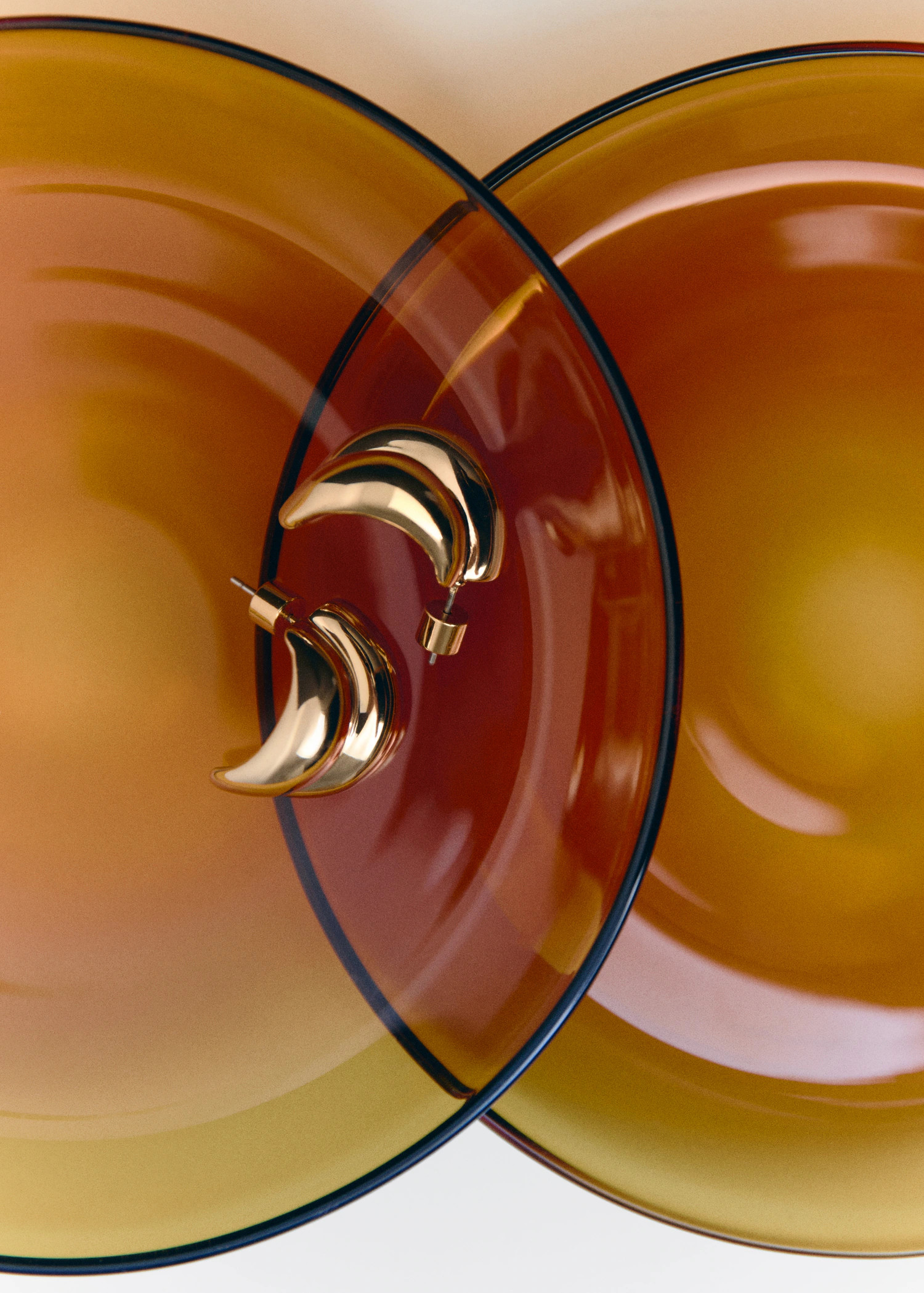 Embossed semi-hoop earrings | MANGO (UK)