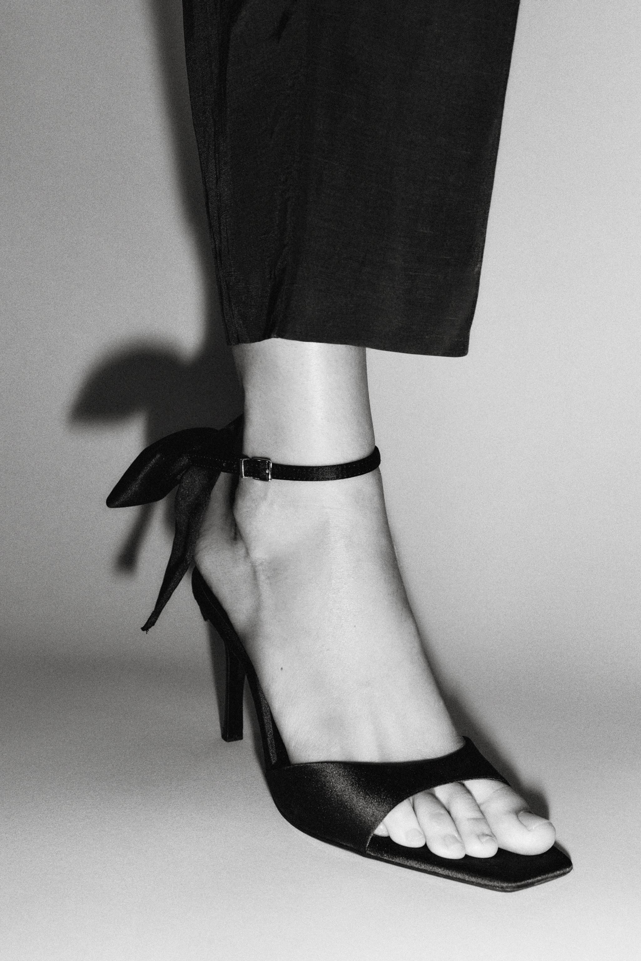 MAXI BOW HEELED SANDALS | Zara UK