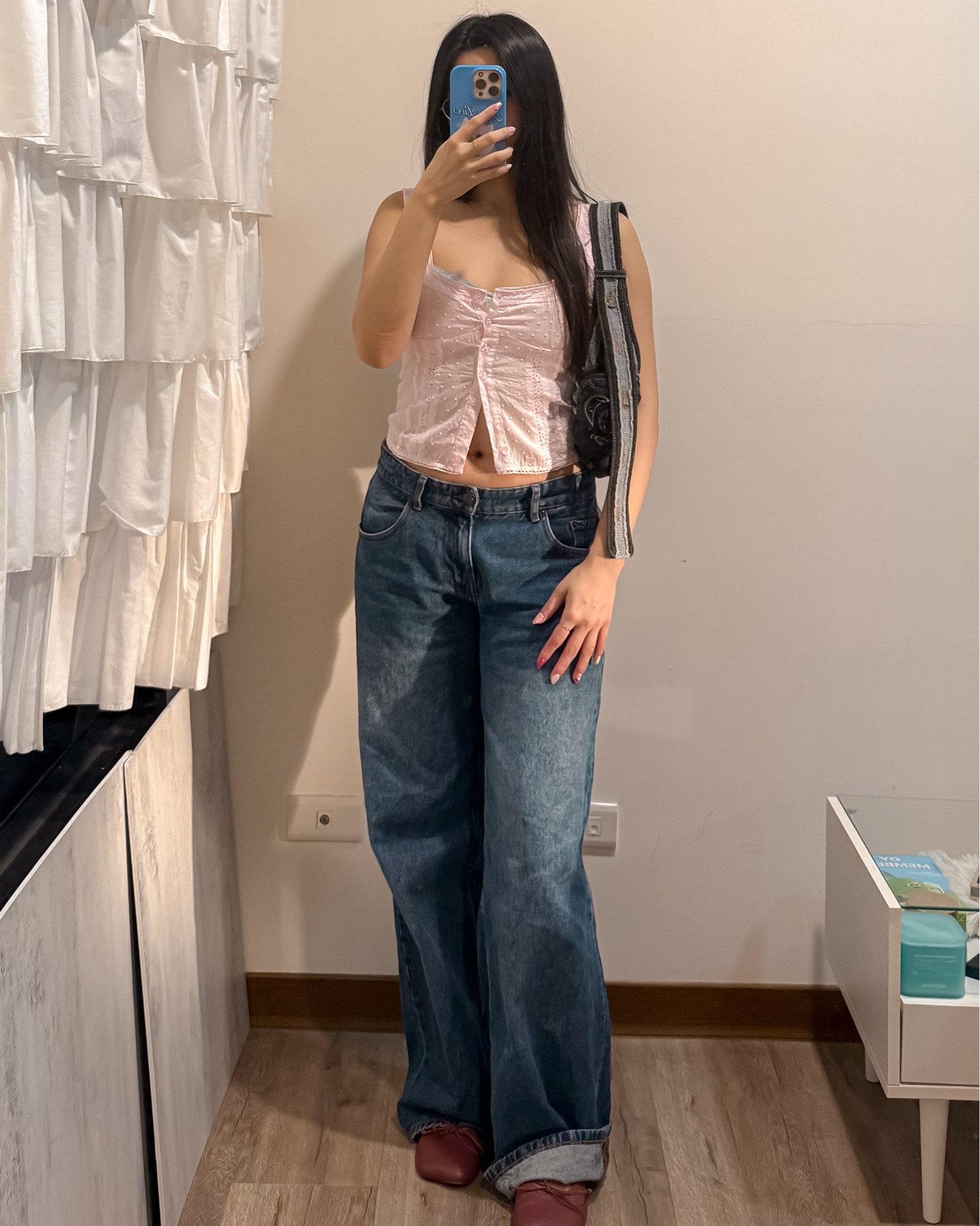 Today’s Outfit: Edgy & Effortless

👖I’m obsessed with the baggy silhouette
👙Lace detailing under the top / 疊穿蕾絲內衣
💍 My go-to Knotted hoops & 14k gold ring

Fit Info:
Height: 5’3 (160cm)
Waist: 27
Top: S
Bottom: 28 (Size up for baggy style)
Shoes: 37 (True to size)
#LTKfit #DenimStyle #BaggyJeans #LayeringLook #EverydayJewelry #14kGold #穿搭分享

#LTKootd #LTKPetite