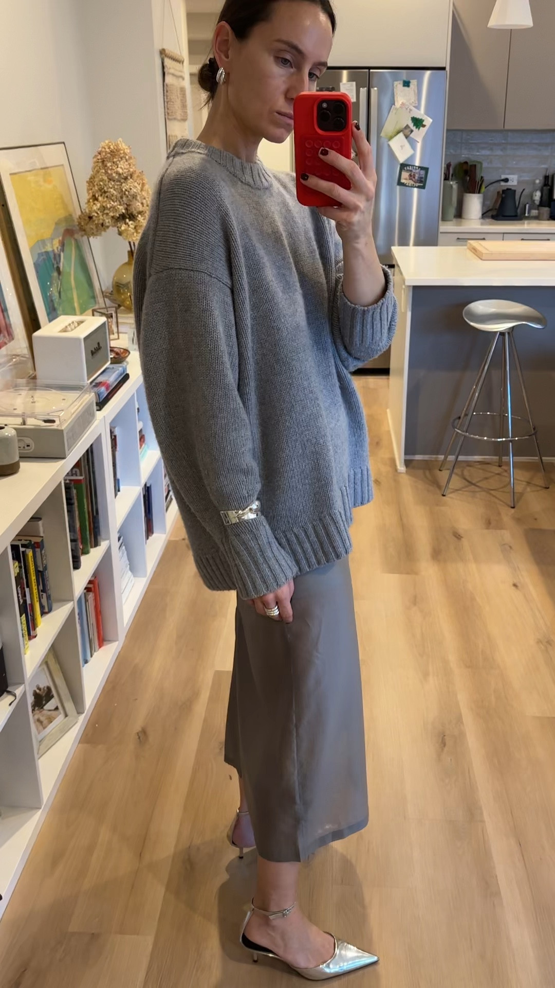 Planning holiday looks 🎄 


#holidayoufitideas #holidayoutfitinspo
#90sminimalism #cossweater #silverjewelry #nil #greyoutfit #*winterfashion #winterdatenightoutfits #classicstyle #thefrankieshop #fashiontiktok #winteroutfits #everydayjewelry