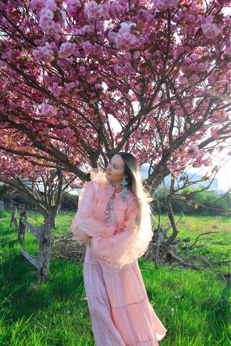 Mothers day outfit inspo💗

#pink #jacket #coquette #springoutfit #mothersday #mothersdayoutfit #ruffles #springtrends



#LTKGiftGuide #LTKSeasonal #LTKstyletip
