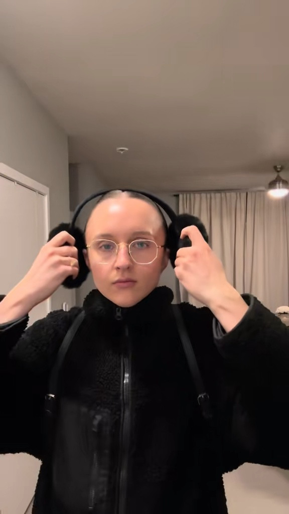 Gym ready 🧘🏻‍♀️👟🤸 These earmuffs I’ve been wearing for two winters straight and athleta has had so many huge sales recently!!! I’ve been living in athleta 👏🏼