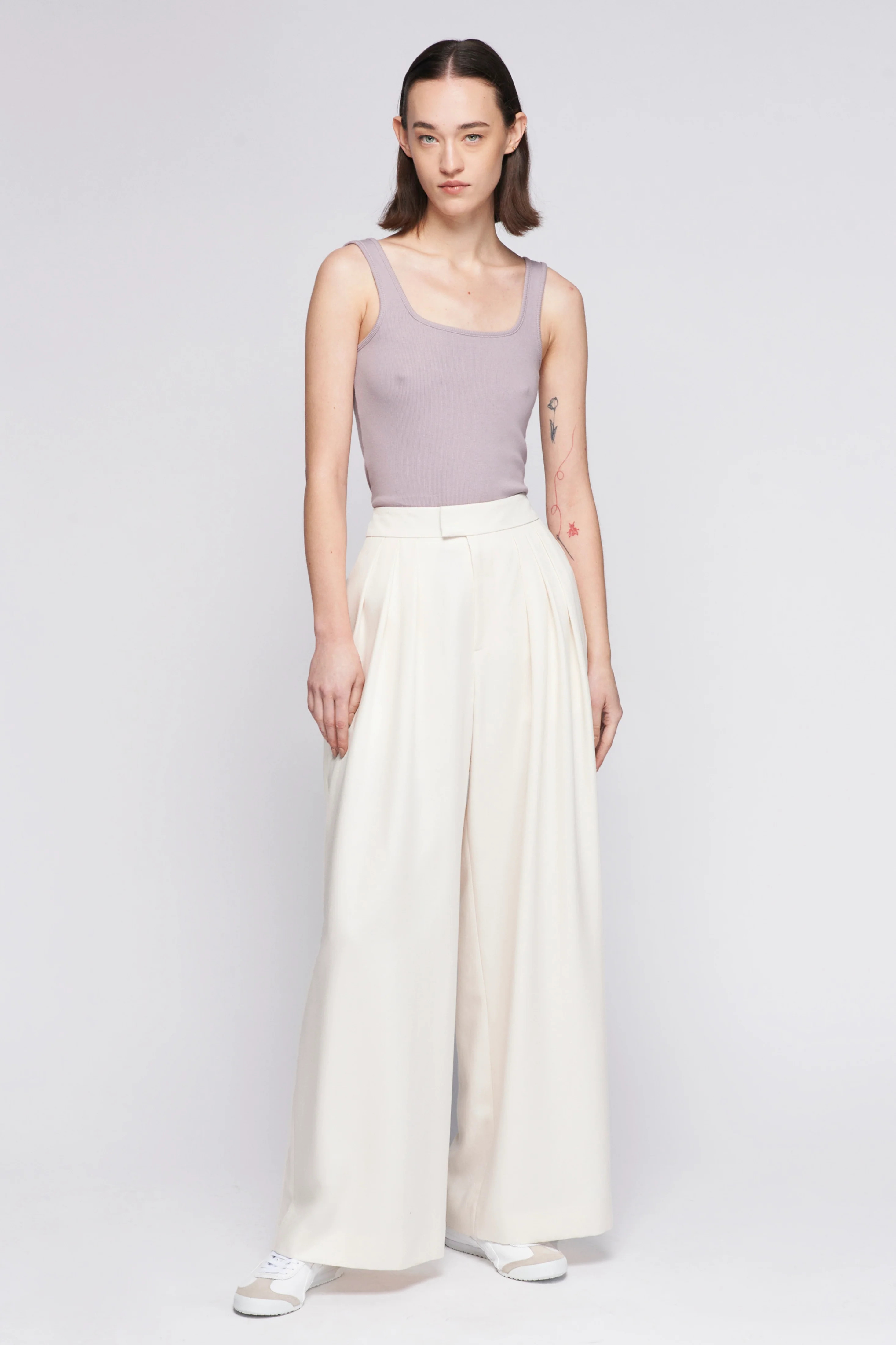 Square Neck Tank$354.9/5 (15 reviews)All reviewsShow reviews draweror 4 payments of $8.75 with Se... | Kotn