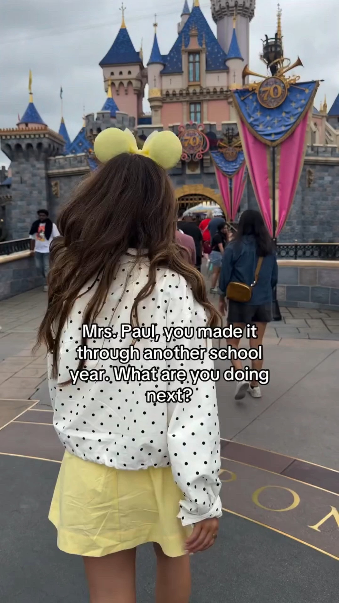 I’M GOING TO DISNEYLAND✨🏰🤭💛