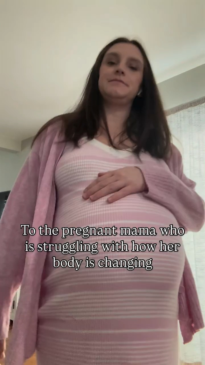 women’s bodies are incredible and it can be such a shock to see your body change during pregnancy but I promise you’ll feel like yourself again 🥹🩷

#getyourpinkback #momlife #twinpregnancy #twinmom #threeundertwo