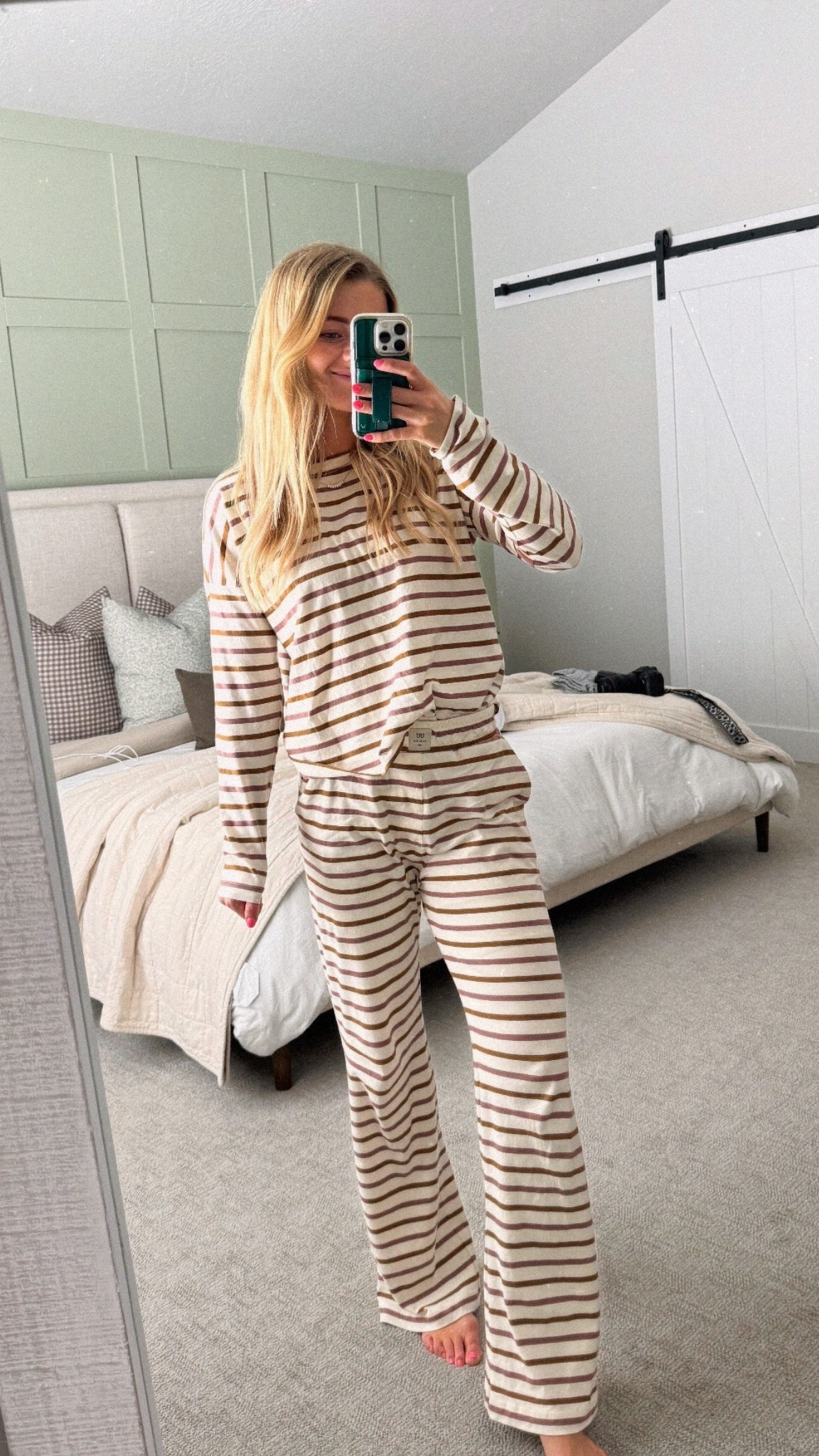 This lounge set is so cute!! 
