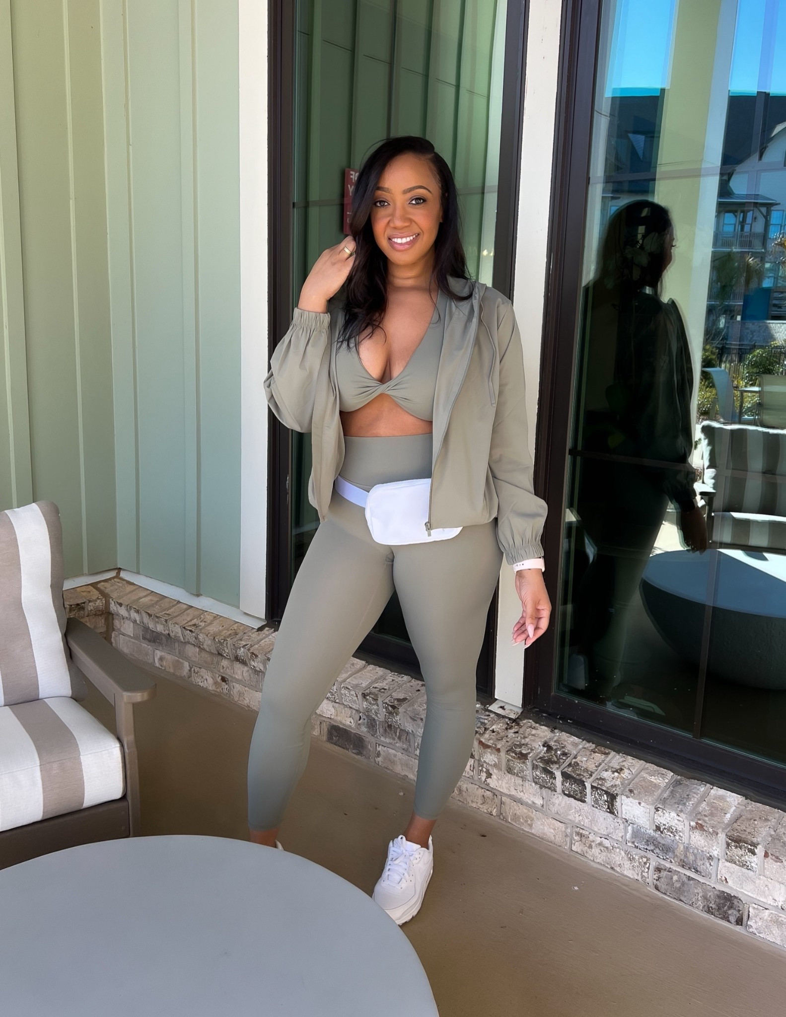 @Fabletics  February newness brings softness, essentials, and sets for every mood. This set is buttery soft and the jacket is super lightweight and comfy. And this seagrass color?! 🙌🏽 As always, the quality is 10/10!  I’m wearing a Large in all pieces and they all run TTS. #FableticsPartner 

Be sure to check out http://fabletics.com/MoveInFabletics to access VIP Membership! 