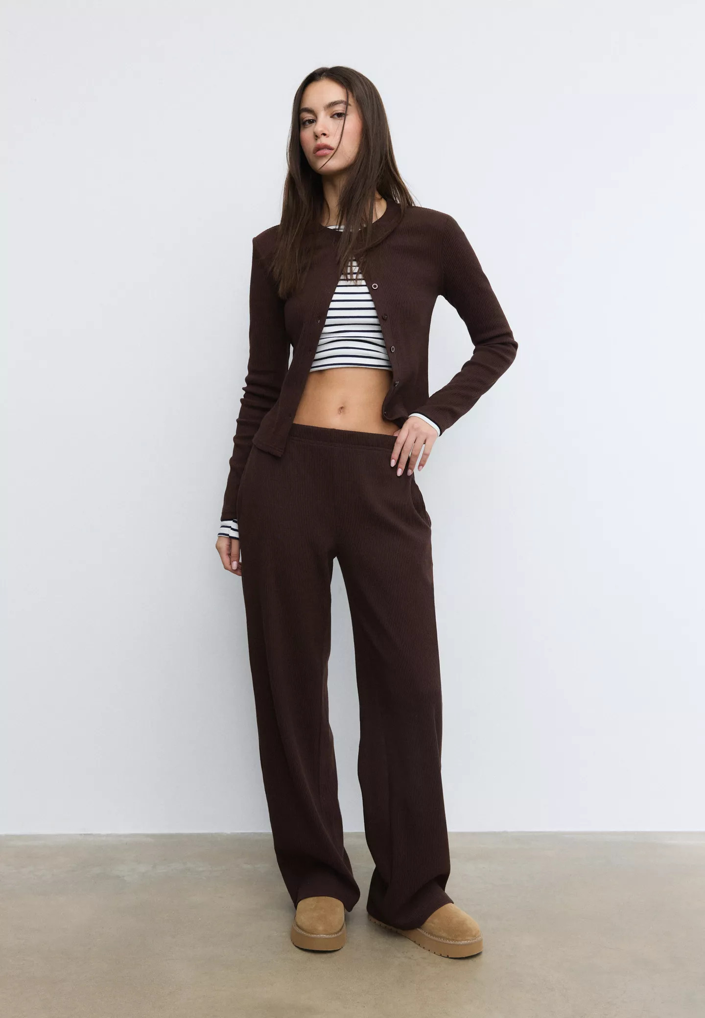 Knit cardigan with padded shoulders - Women's fashion | Stradivarius United Kingdom | Stradivarius (UK)