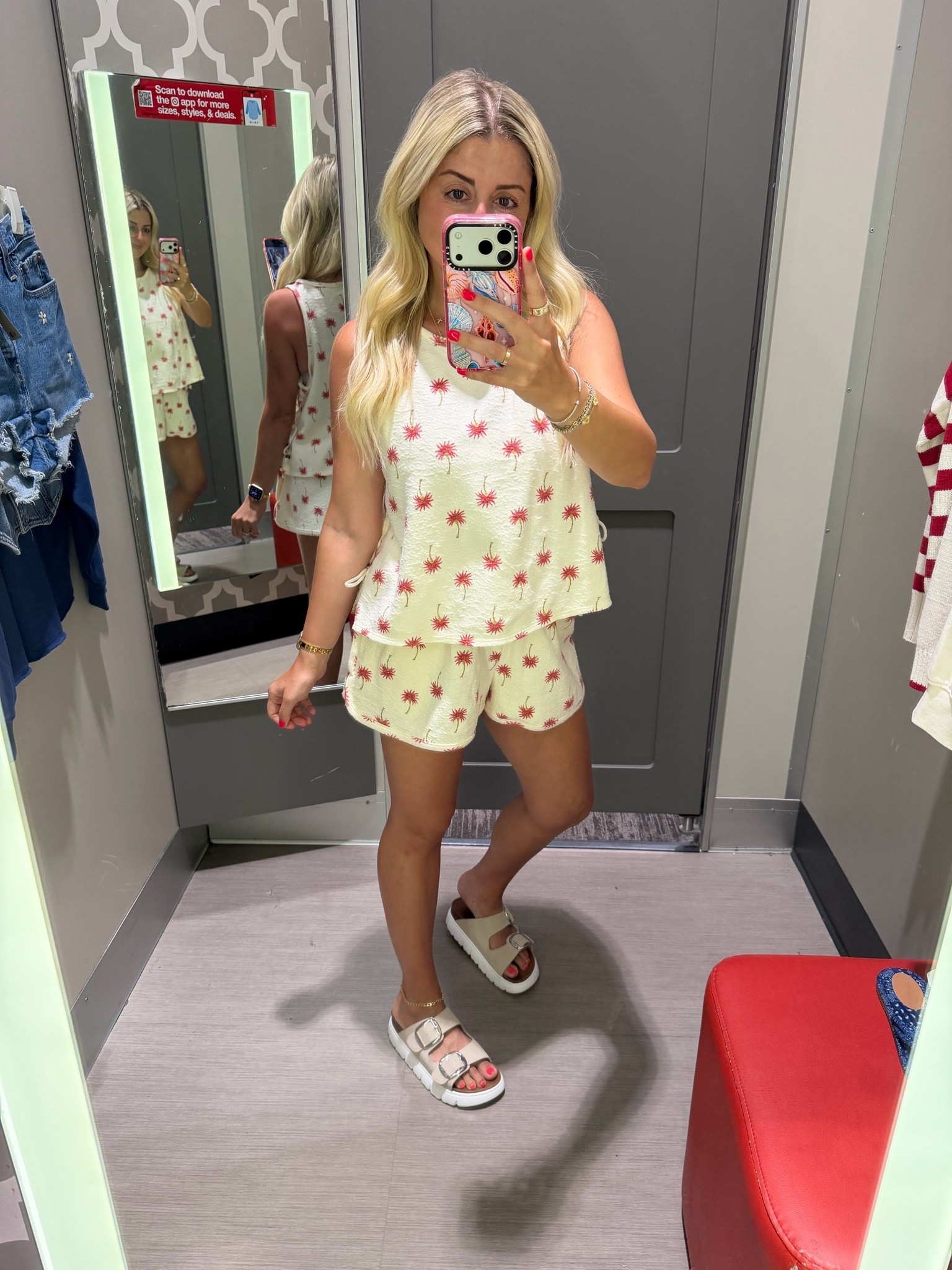 New target set!
Size small
Sandals tts