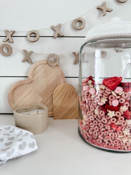 Valentine snack attack! ✨🍓

Glass snack jars, wood hearts, heart towels, Valentine’s Day decor, valentines partyy


#LTKfamily #LTKhome #LTKparties