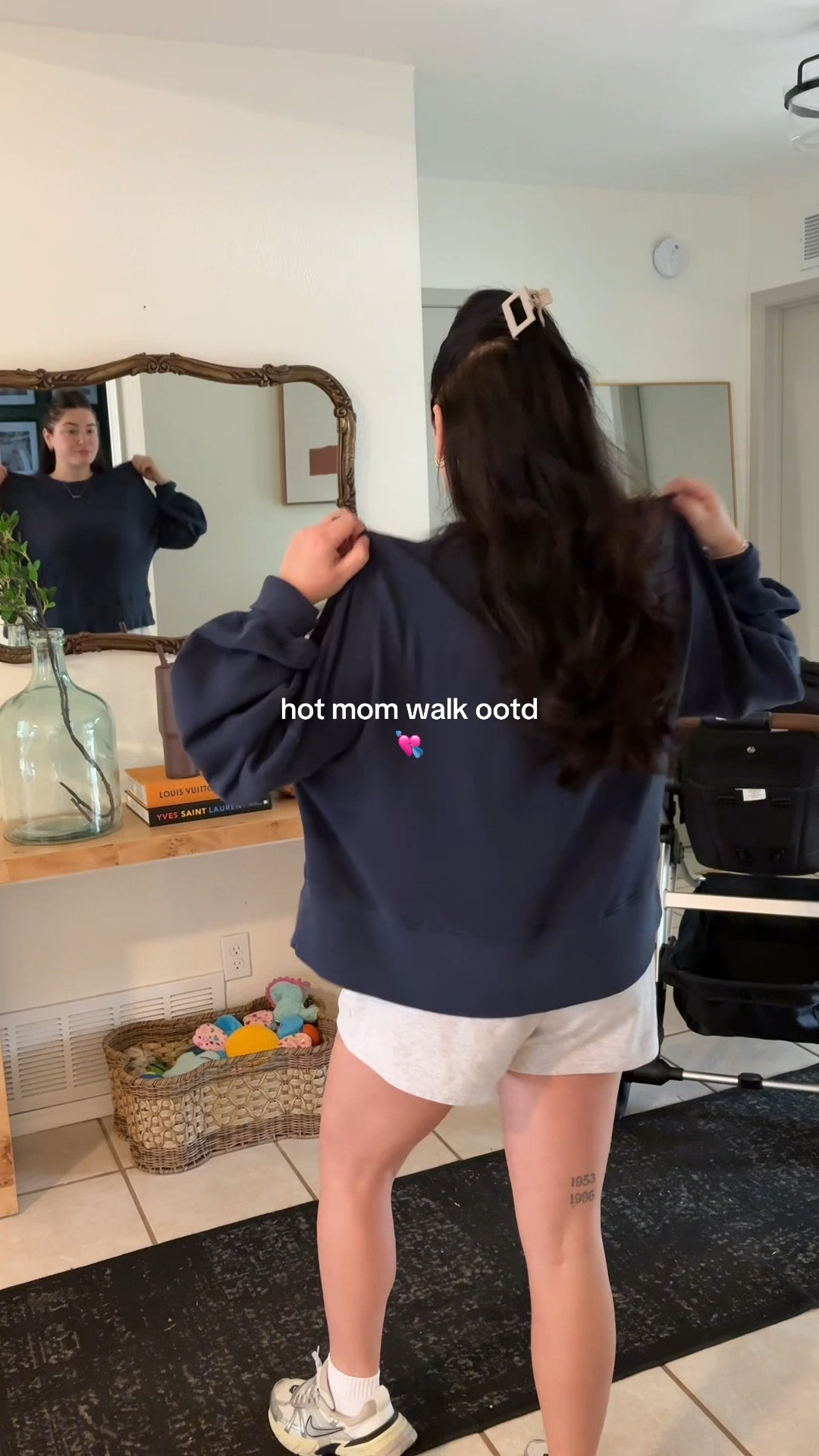 A comfy & cozy outfit is alwaysssss my go to 
Mom outfit, mom ootd, casual style 