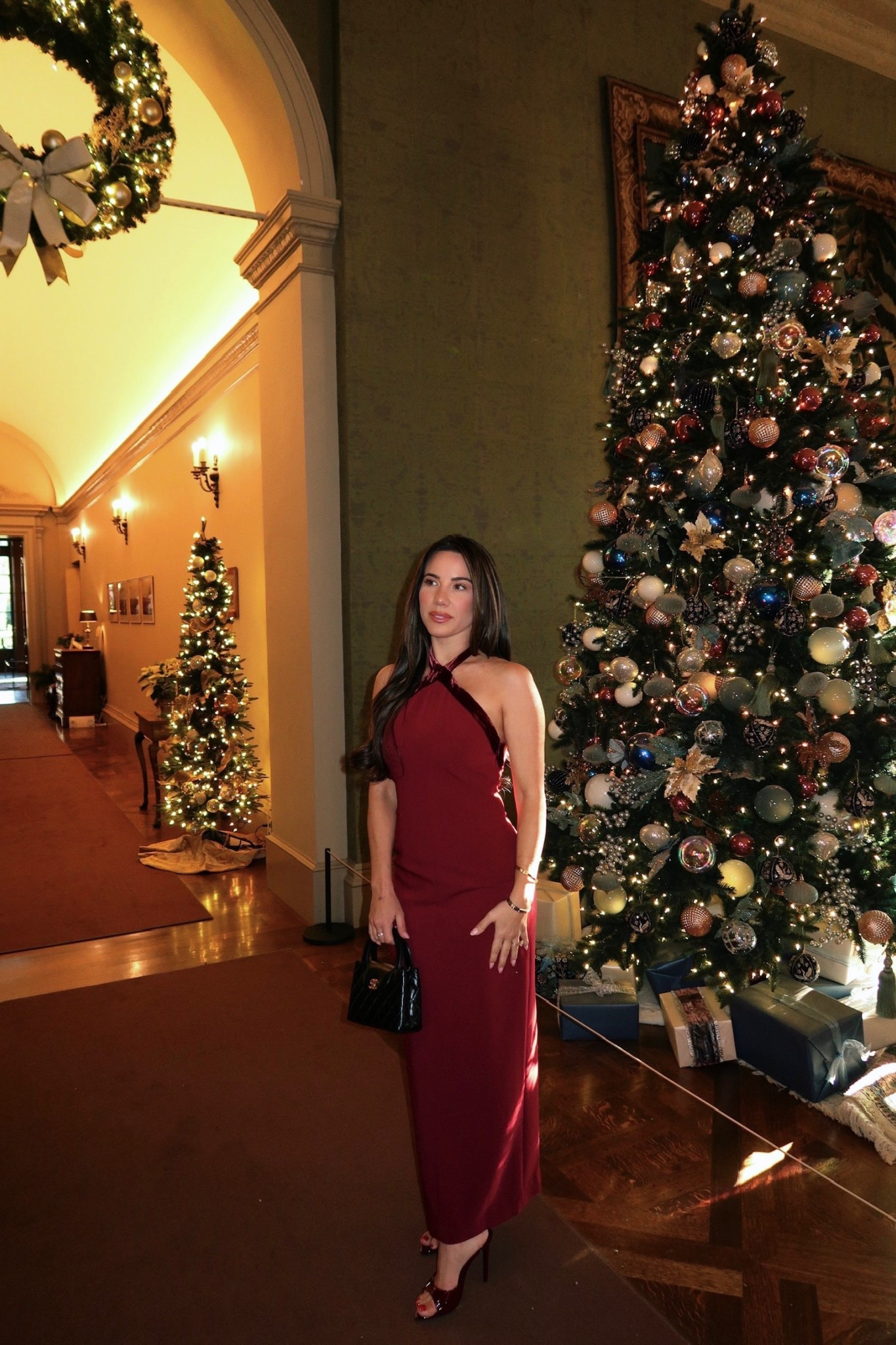 Prettiest dress for the holidays 🎄 I’m
Wearing a size XS