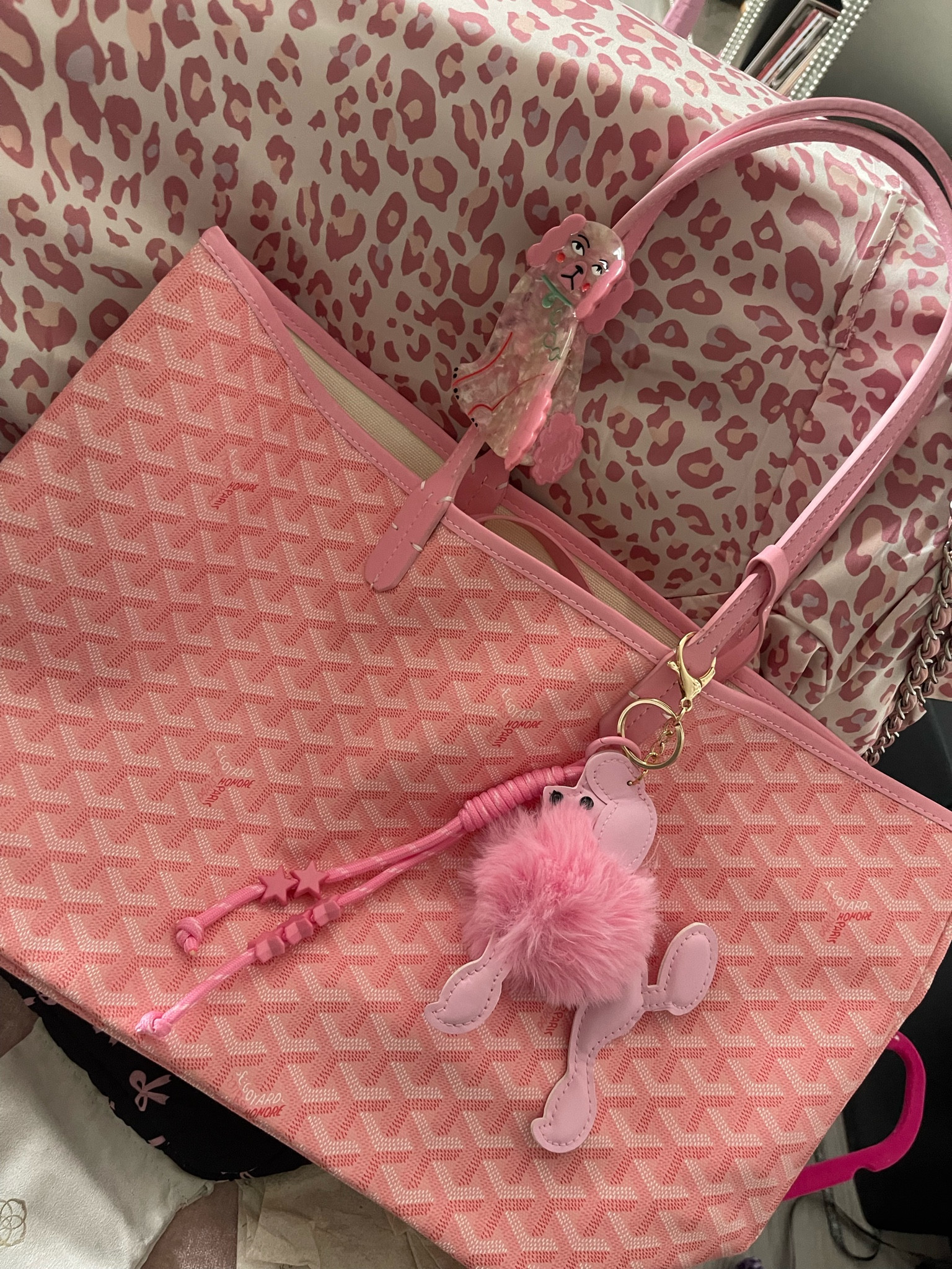 Bag came so fast and is excellent quality! My third purchase of this bag in same color bc 1) it goes with every shade of pink 2) i used it SO much 3) Pacino chewed the straps on my lasr one🥲 but it’s ok bc the price is SO good! Highly rec! Timeless bag in my opinion and im loving these bag charms with it!!! 

#LTKfindsunder50 #LTKitbag #LTKstyletip