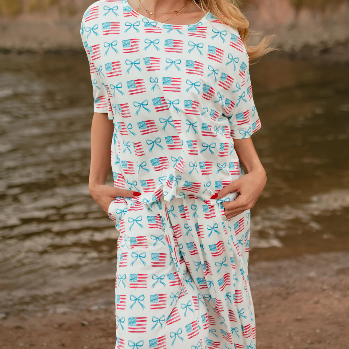 Women's T-Shirt and Pants Set in American Bows | Silks Design