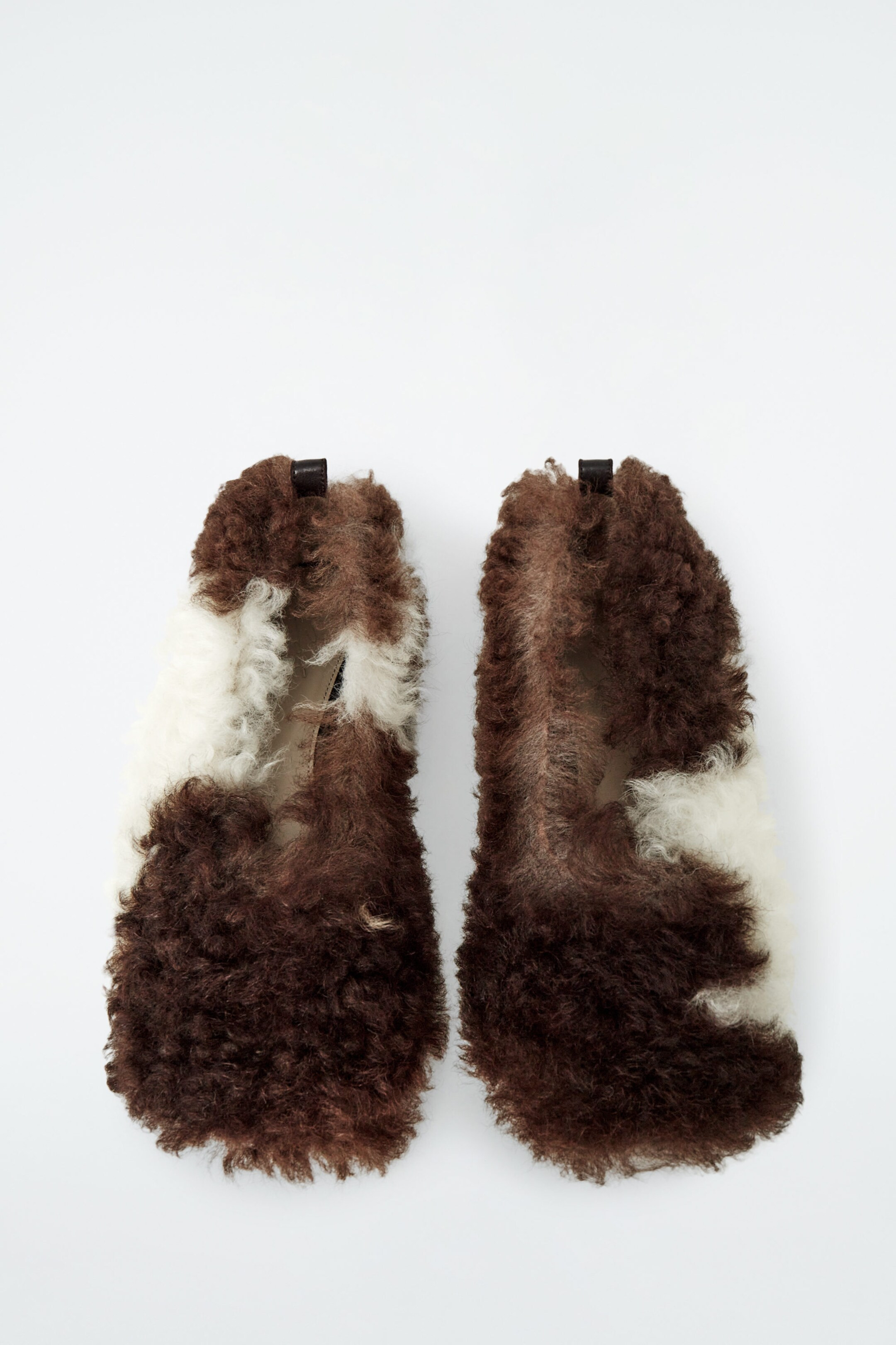 KOŻUSZKOWE BALERINY - NATURALNY KOŻUCH | COS (EU)