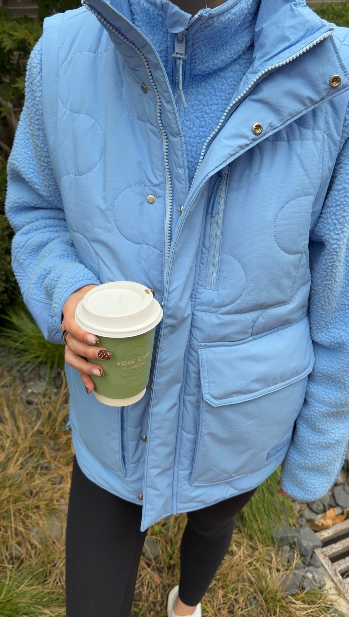 Cold weather calls for warmmmm walking outfits !!! 