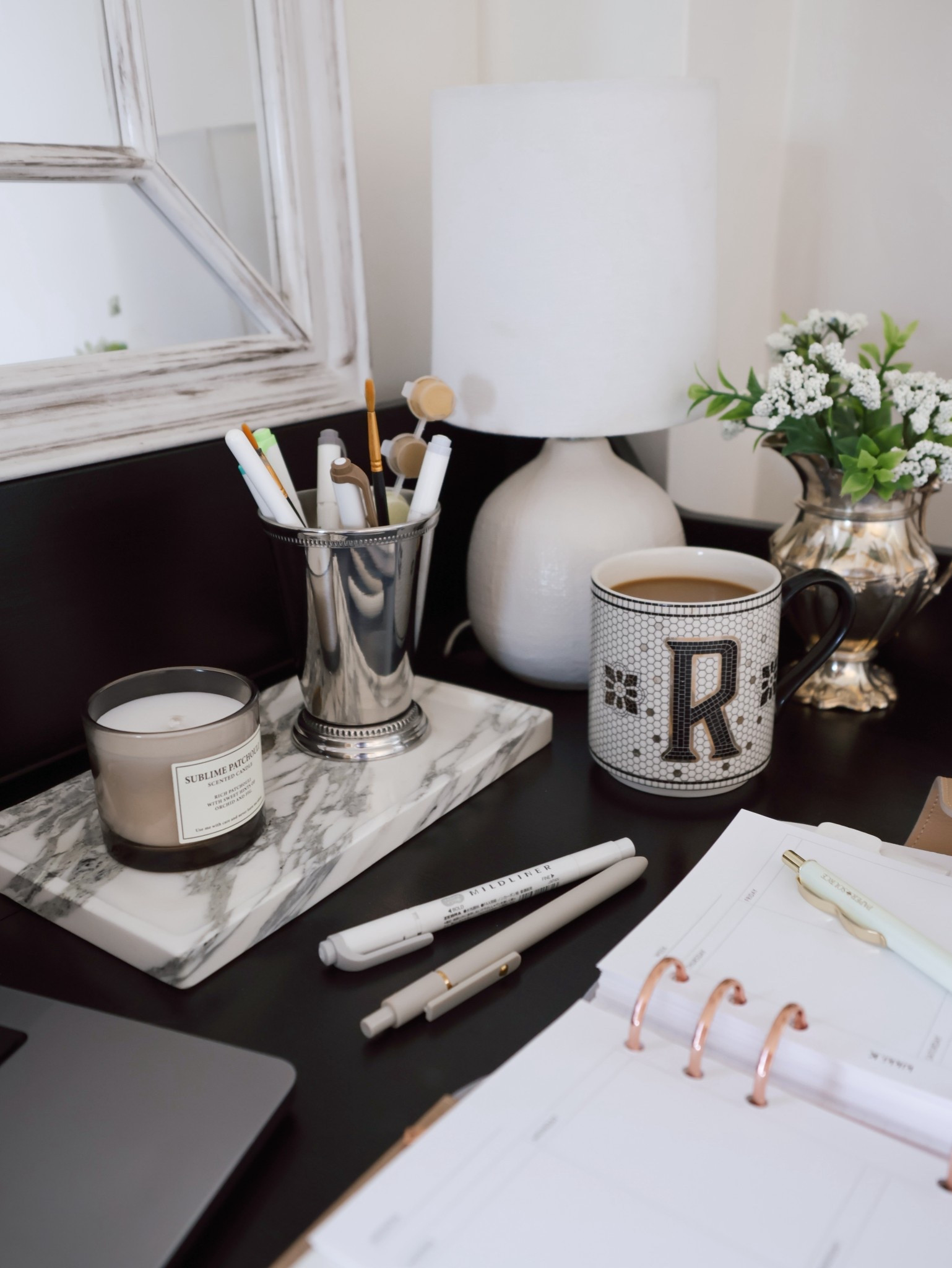 Desk decor style setup! 