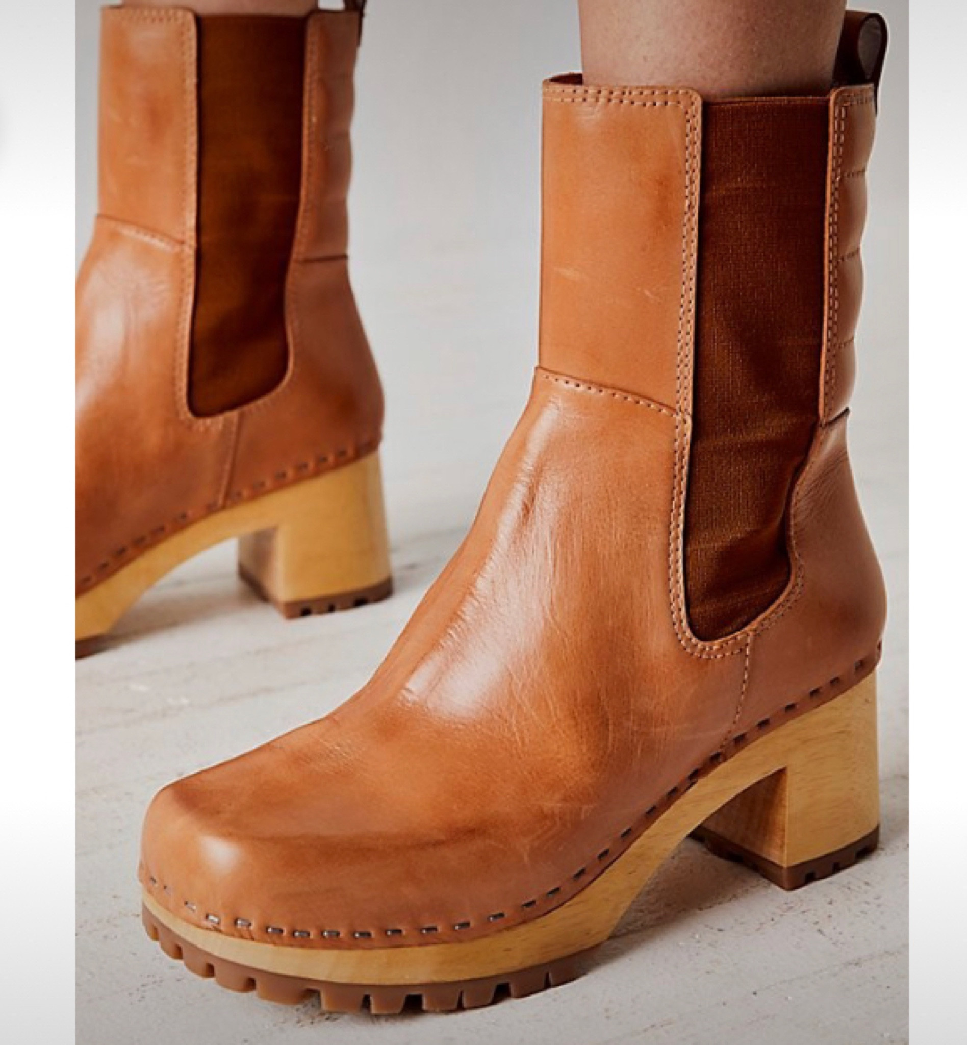 Super cute Chelsea boots! Love the brown. 

#LTKSeasonal #LTKshoecrush #LTKstyletip