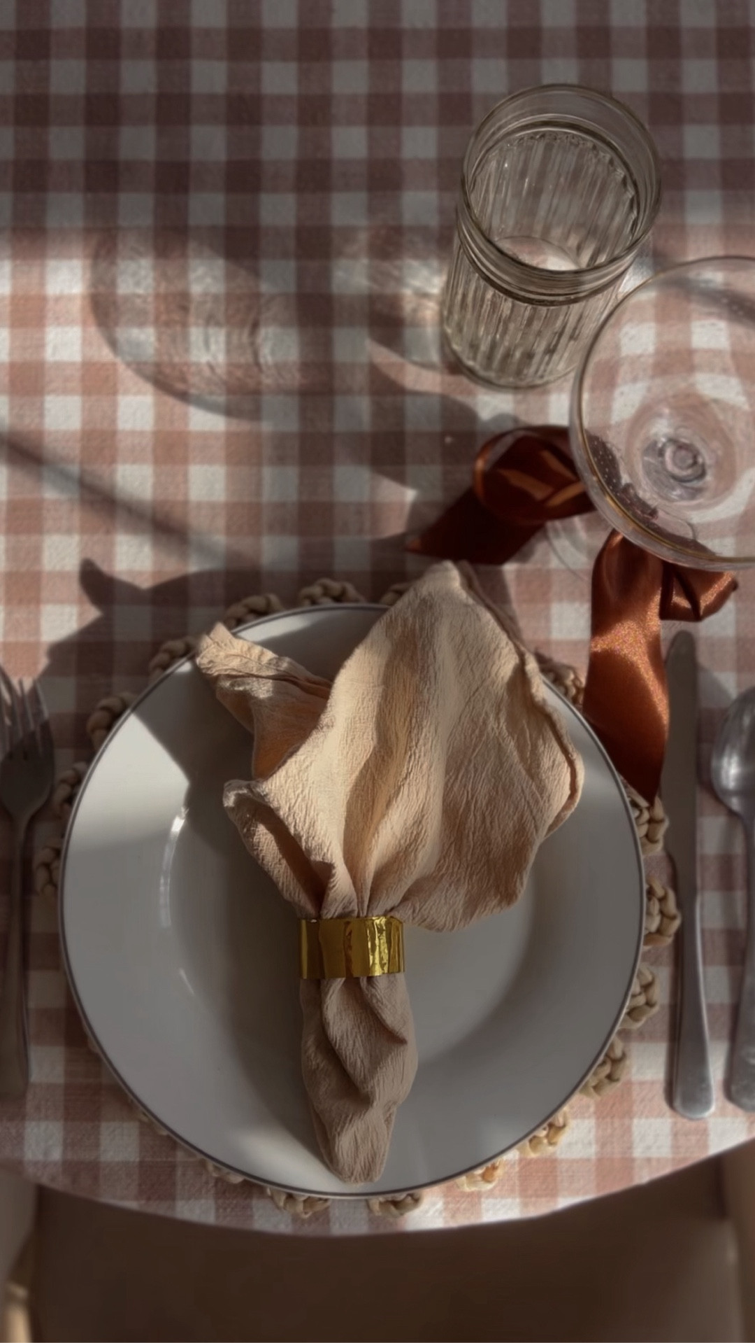 Proof that beauty rarely needs a budget… only intention. 

These napkin rings take 10 minutes and cost almost nothing — yet they add just the right dose of holiday sparkle.

MATERIALS: 
• Paper towel roll
• Foil tape
• Sharpie
• Scissors

🍽️ Make them this Thanksgiving and tag @foxyoxie in your photos! 

#LTKHome #LTKHoliday #LTKCyberWeek