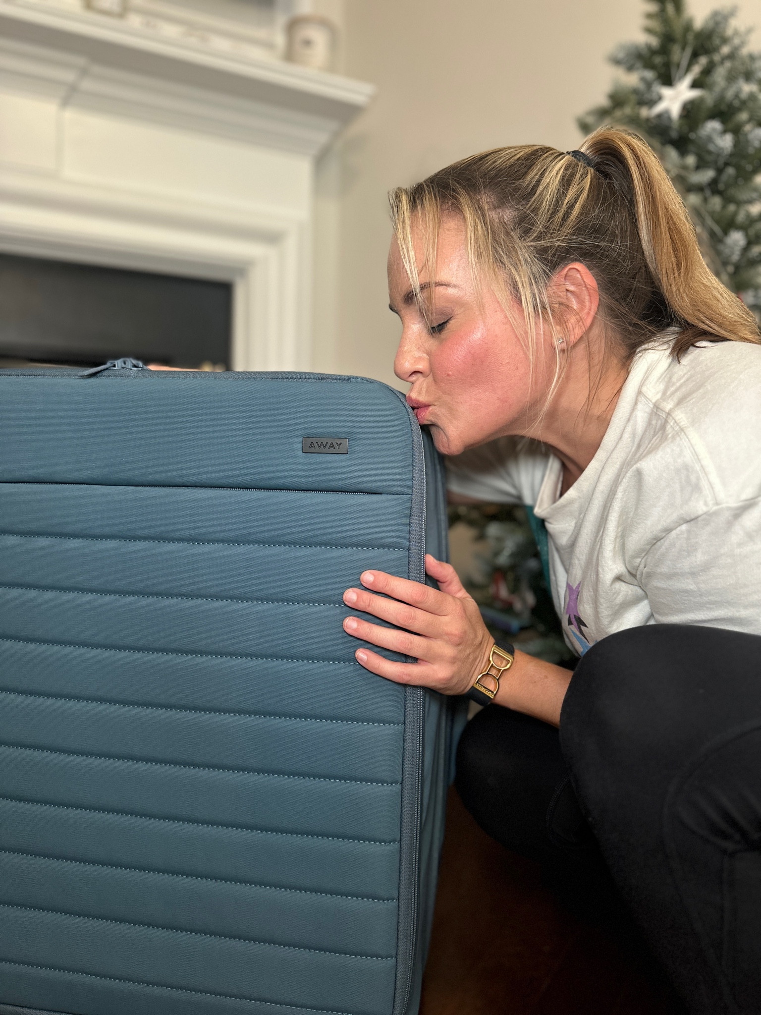 I’m in love, I’m in love, and I don’t care who knows it! 💙🧳

#away #luggage #suitcase #awaytravel 