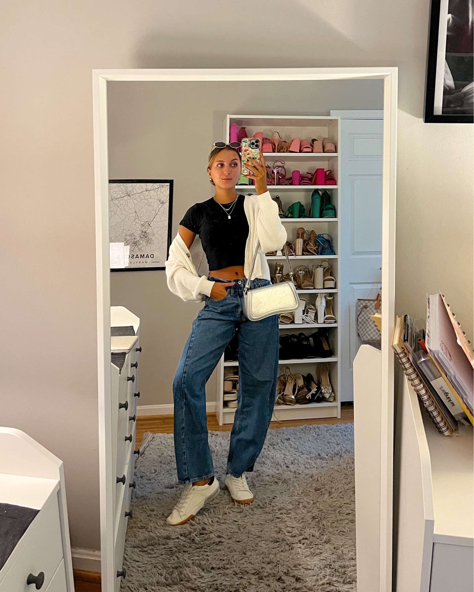 Casual fall outfit of the day. wearing 23 in these Abercrombie barrel jeans. My fav white sneakers are dolce Vita 👟