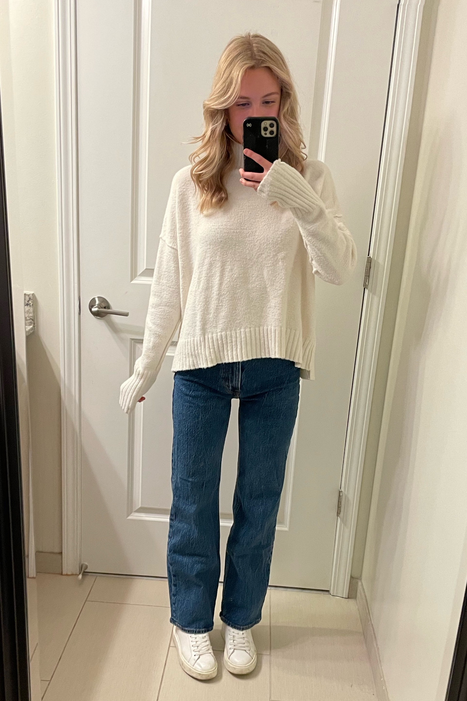 S in sweater from free people, tagged similar
0 short in abercrombie jeans
Size 6 in sneakers
#freepeople #abercrombie #stevemadden #sweater #jeans #sneakers #winterfit

#LTKSeasonal #LTKU #LTKstyletip