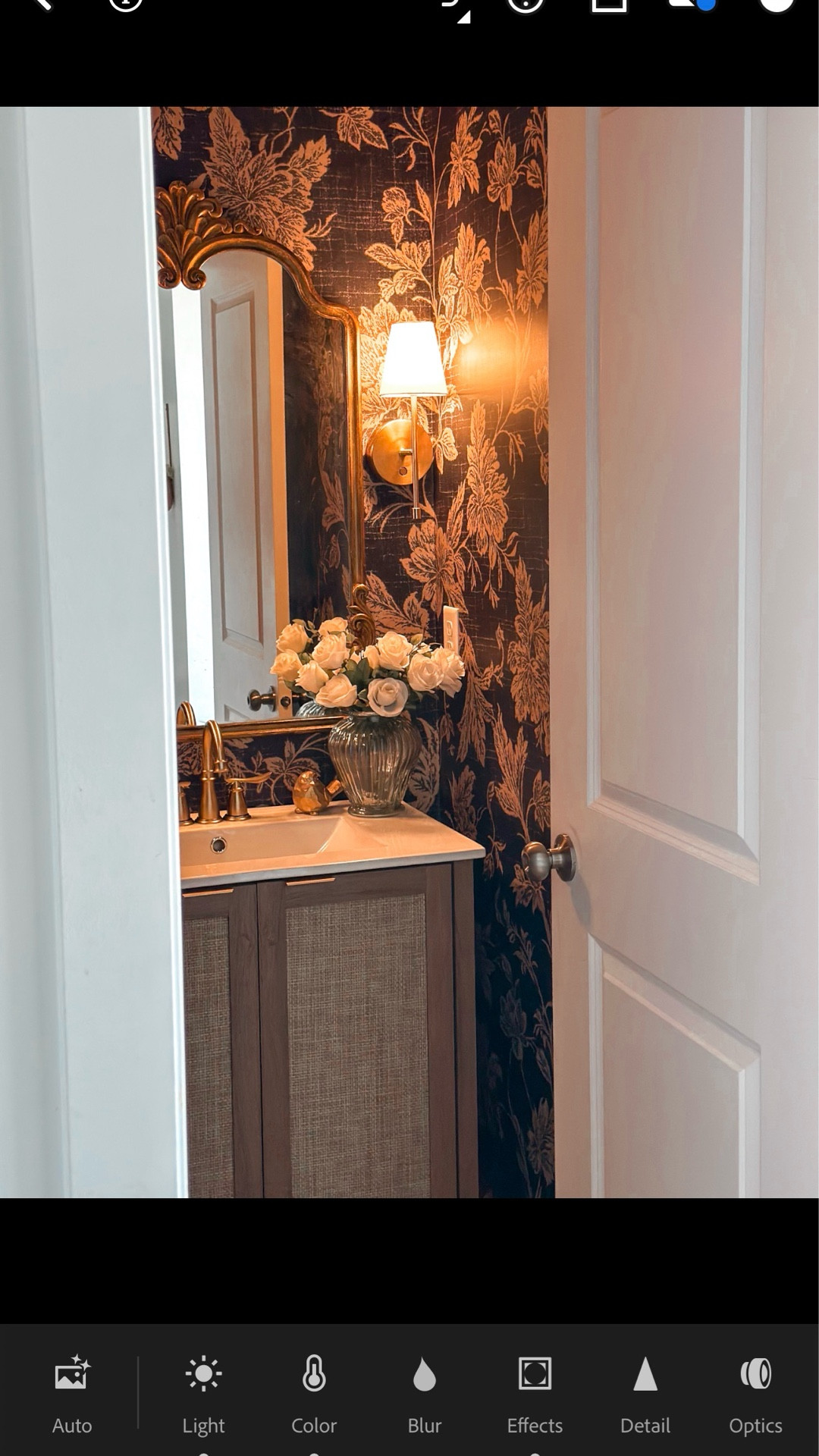 This space went from basic to elegant… and I’m honestly obsessed 🤍

I wanted something with more personality, and this vintage style vanity from @sicotas was exactly what this bathroom needed.

It completely changed the feel of the space. It looks more refined, more put together, and at the same time it’s super functional. The storage helps keep everything organized without losing that beautiful aesthetic.

One of those upgrades that you actually feel in your daily routine.

#beforeandafter #bathroommakeover #vintageinspired #eleganthome #homedecor