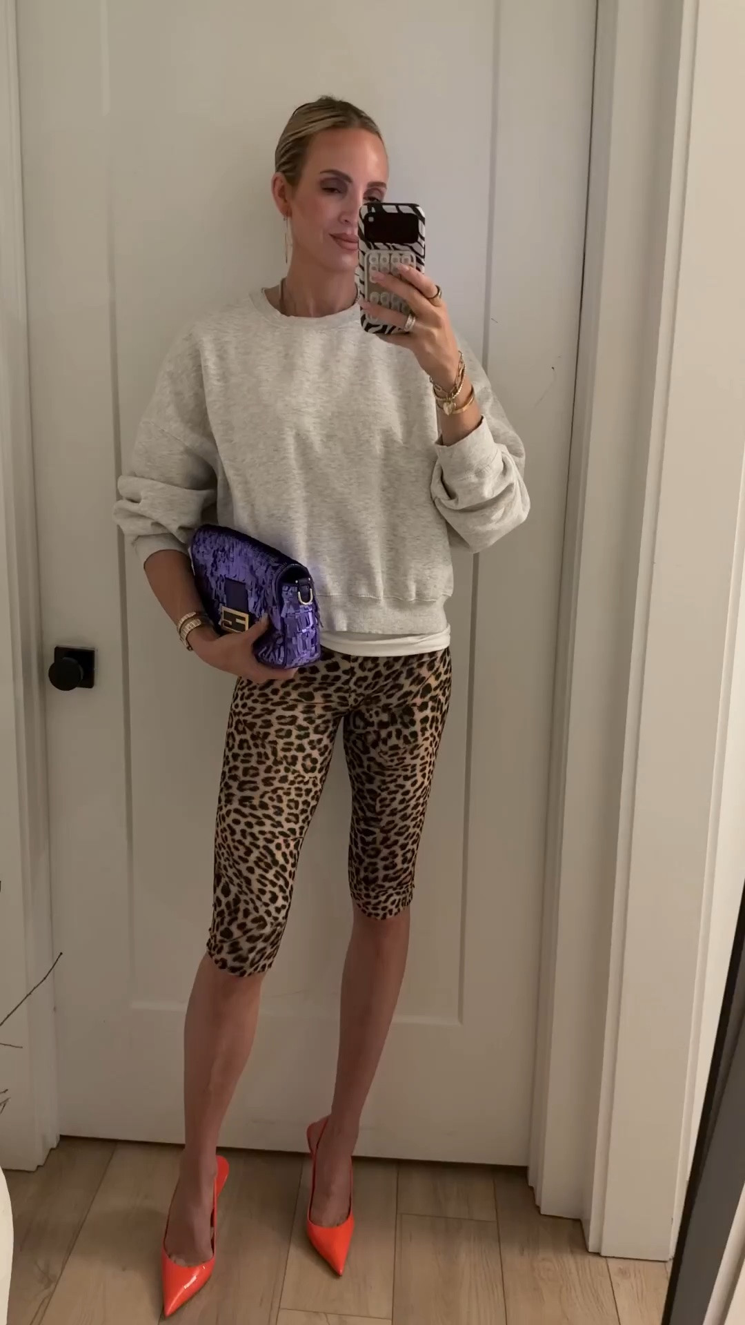 The sizing is so weird on these capris! Size down two sizes. I only sized down one, but I didn’t wanna return them so they’re a little big on me. so I’m normally a small, I should’ve ordered an xxs￼￼ i’m wearing a medium in the sweatshirt