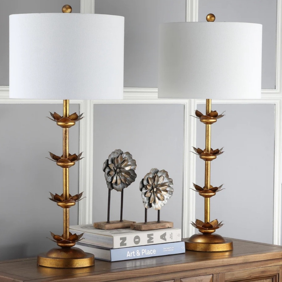 Gold leaf detail table lamps by SAFAVIEH

Gold table lamps 

#LTKMostLoved #LTKstyletip #LTKhome