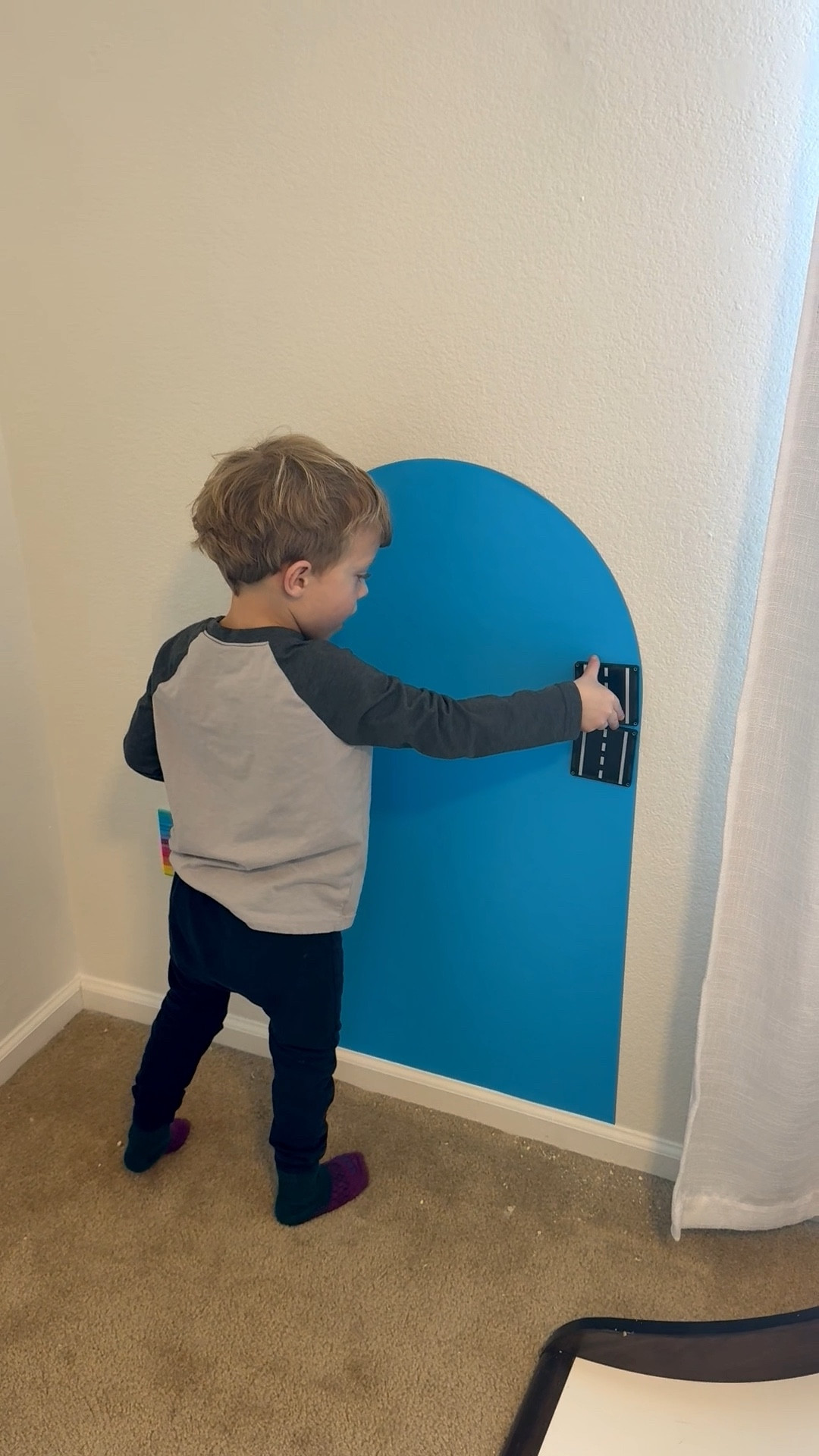 Transform your little architect’s room with this magnetic arch decal! 🏗️✨ It’s the perfect vertical canvas for endless magnet tile builds, keeping creations off the floor and on the wall. Functional, stylish, and a total game-changer for open-ended play. Who knew organization could look this good? 🌈🧱
#PlayroomInspo #MagnetTiles #NurseryDecor